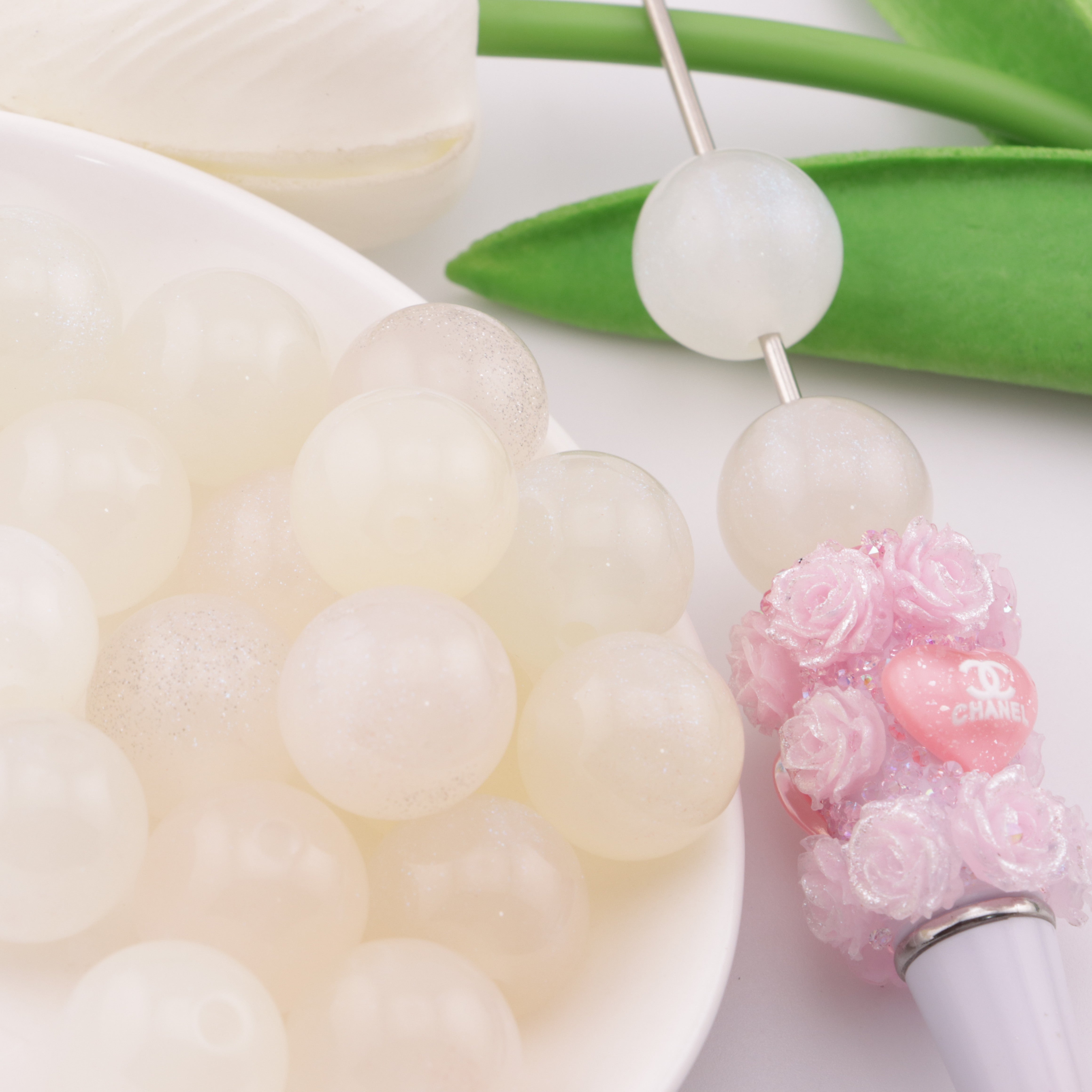 FS3513- 16mm Mixed - Color Fine Glittering And Glow - In - The - Dark Resin Beads