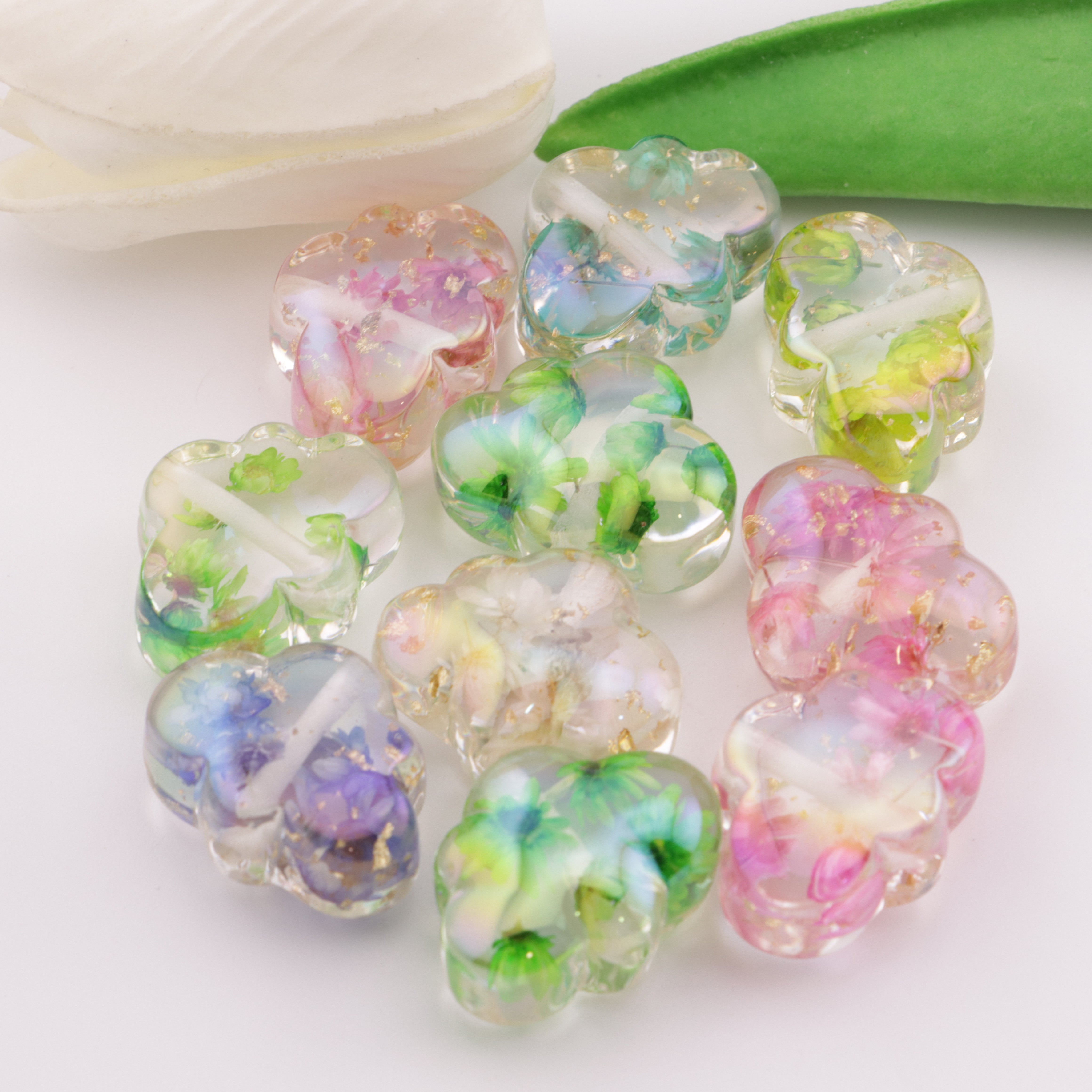 FS3753- Approximately 23×18mm Dried - Flower Cloud Resin Beads