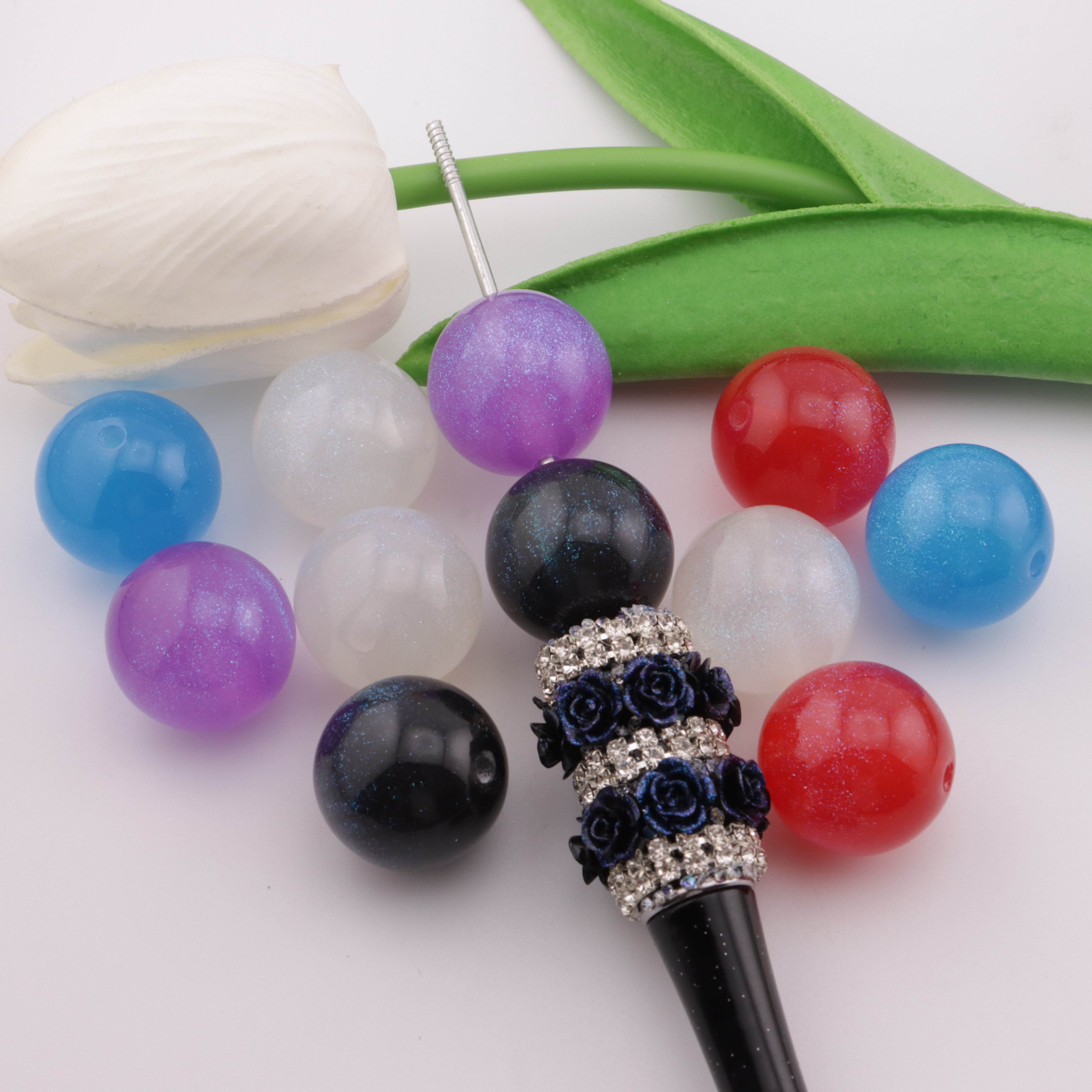 FS3539- 20Mm Fine Glitter Glow-In-The-Dark Resin Beads Person