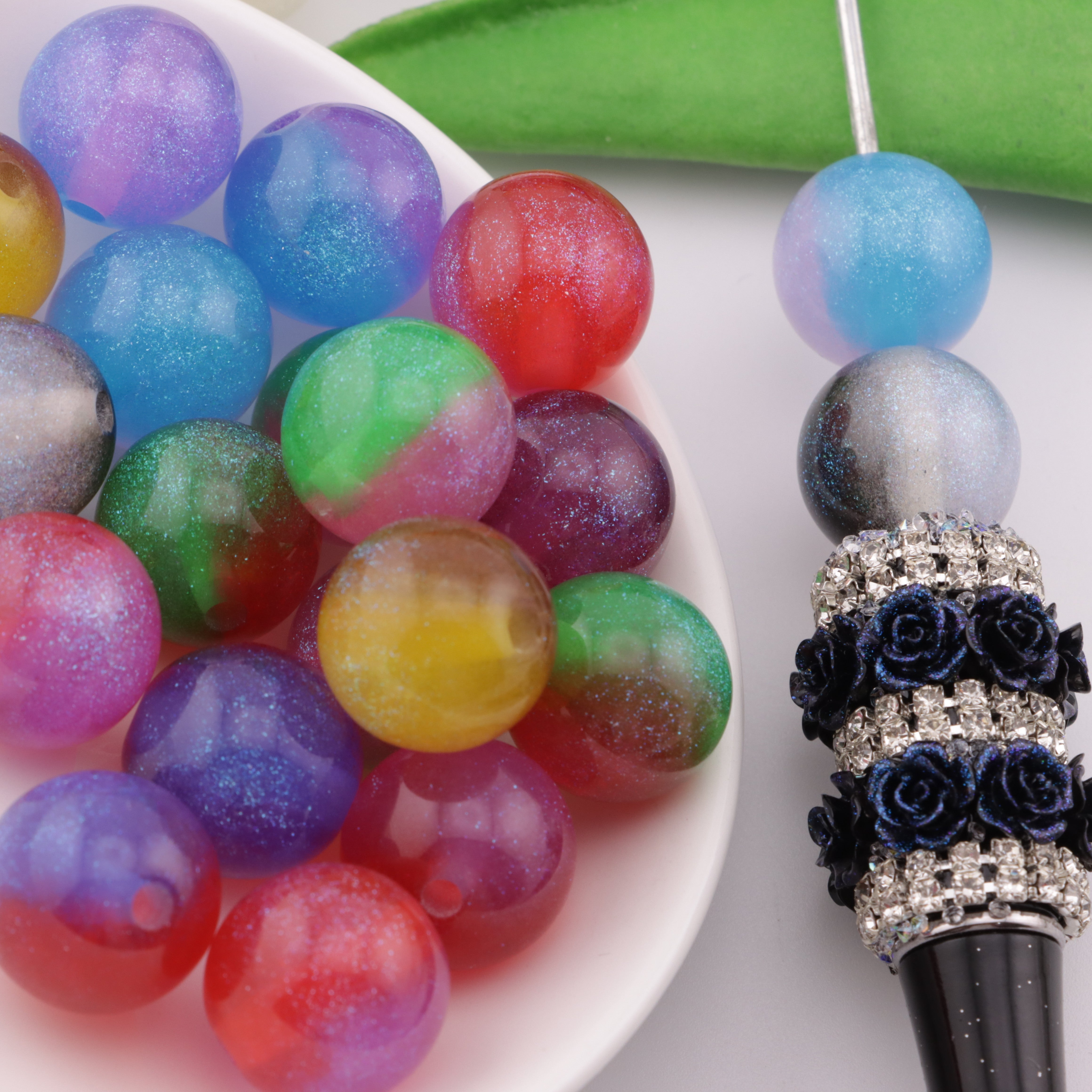 FS3540- 16mm Bicolor Gradient Glow-in-The-Dark Resin Beads