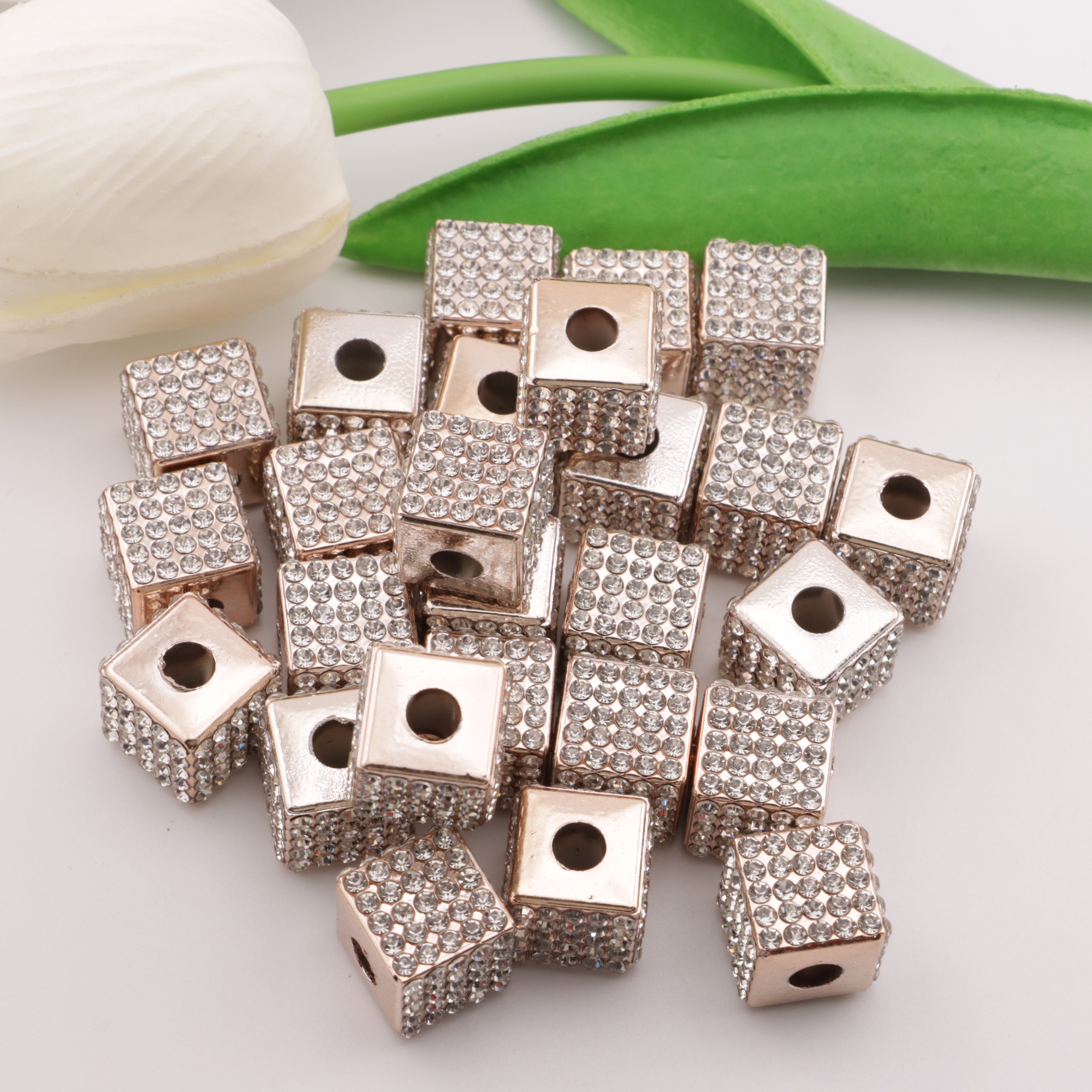 FS5294- 13mm Four-Sided Diamonds Plastic Square Beads