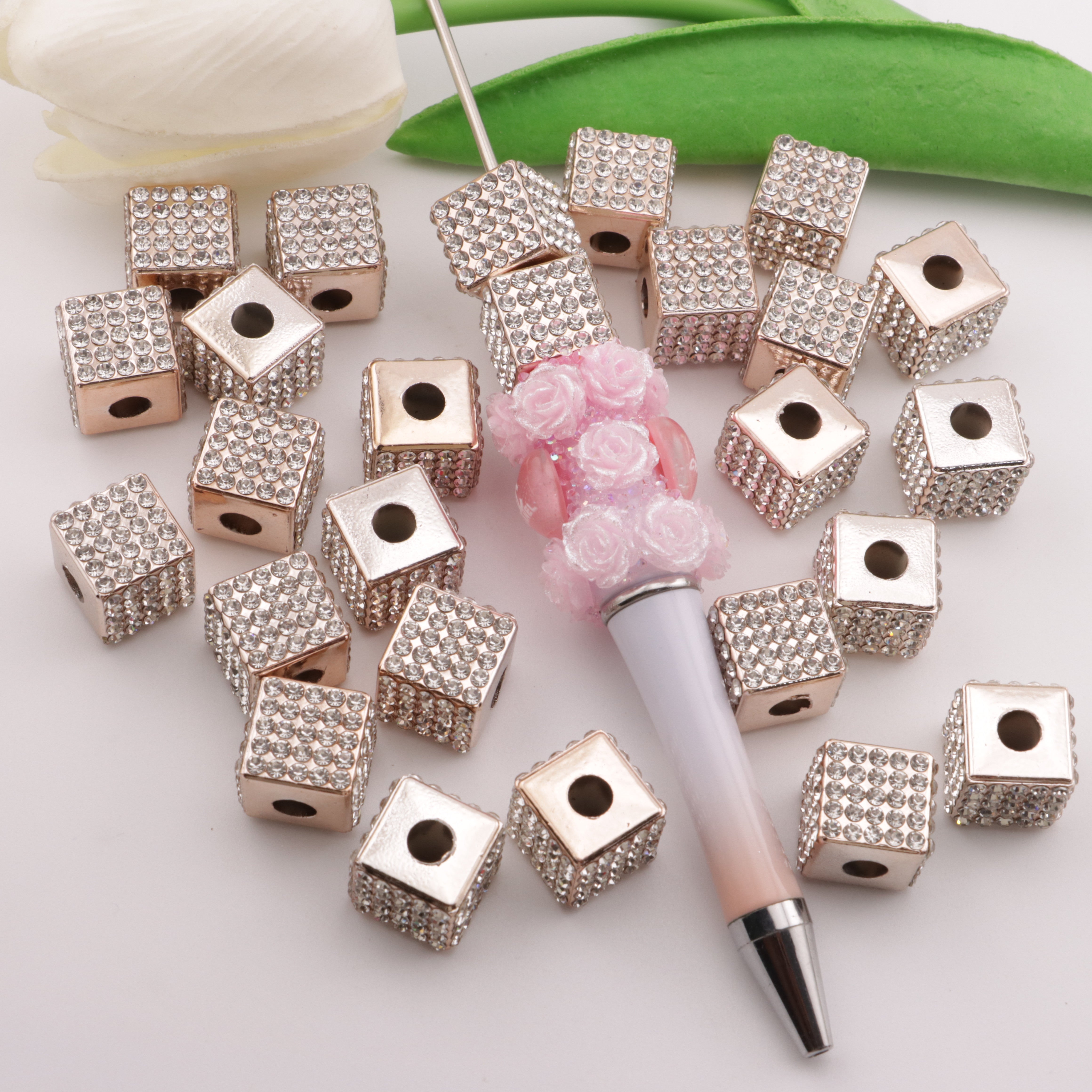 FS5294- 13mm Four-Sided Diamonds Plastic Square Beads