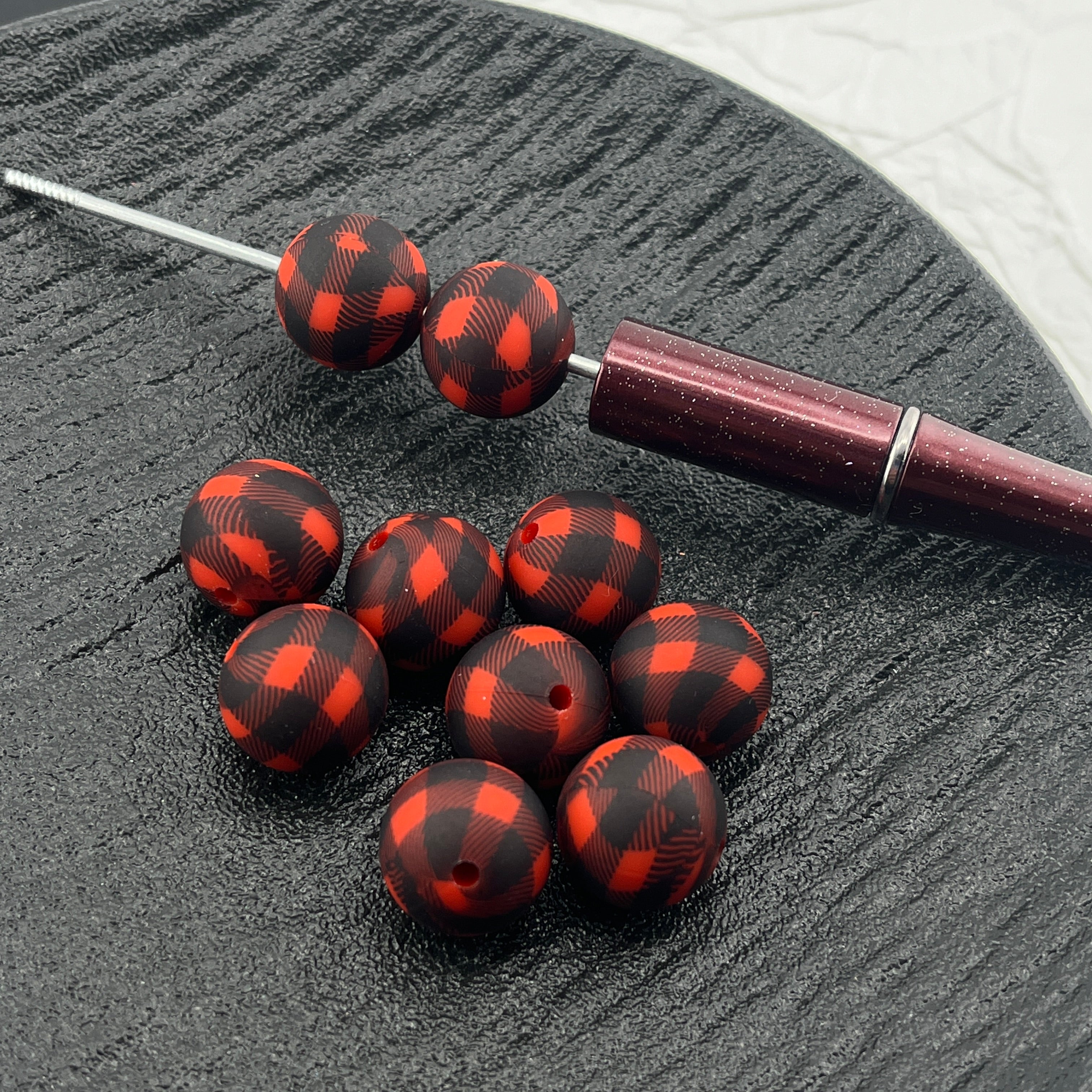 FS2553-15MM Round Red Black Grid Silicone Beads