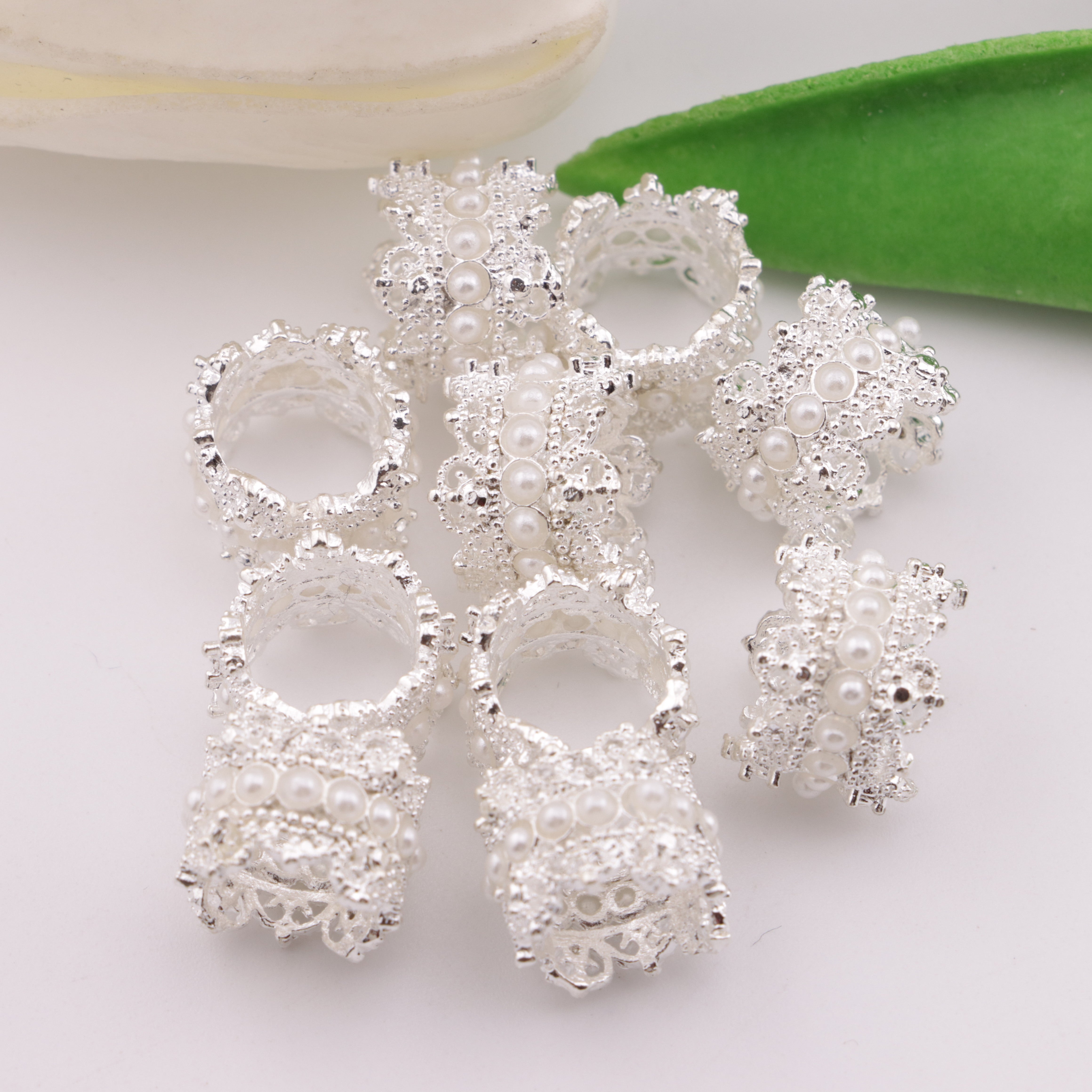 FS4728- Single-row Pearls, Metal Spacers