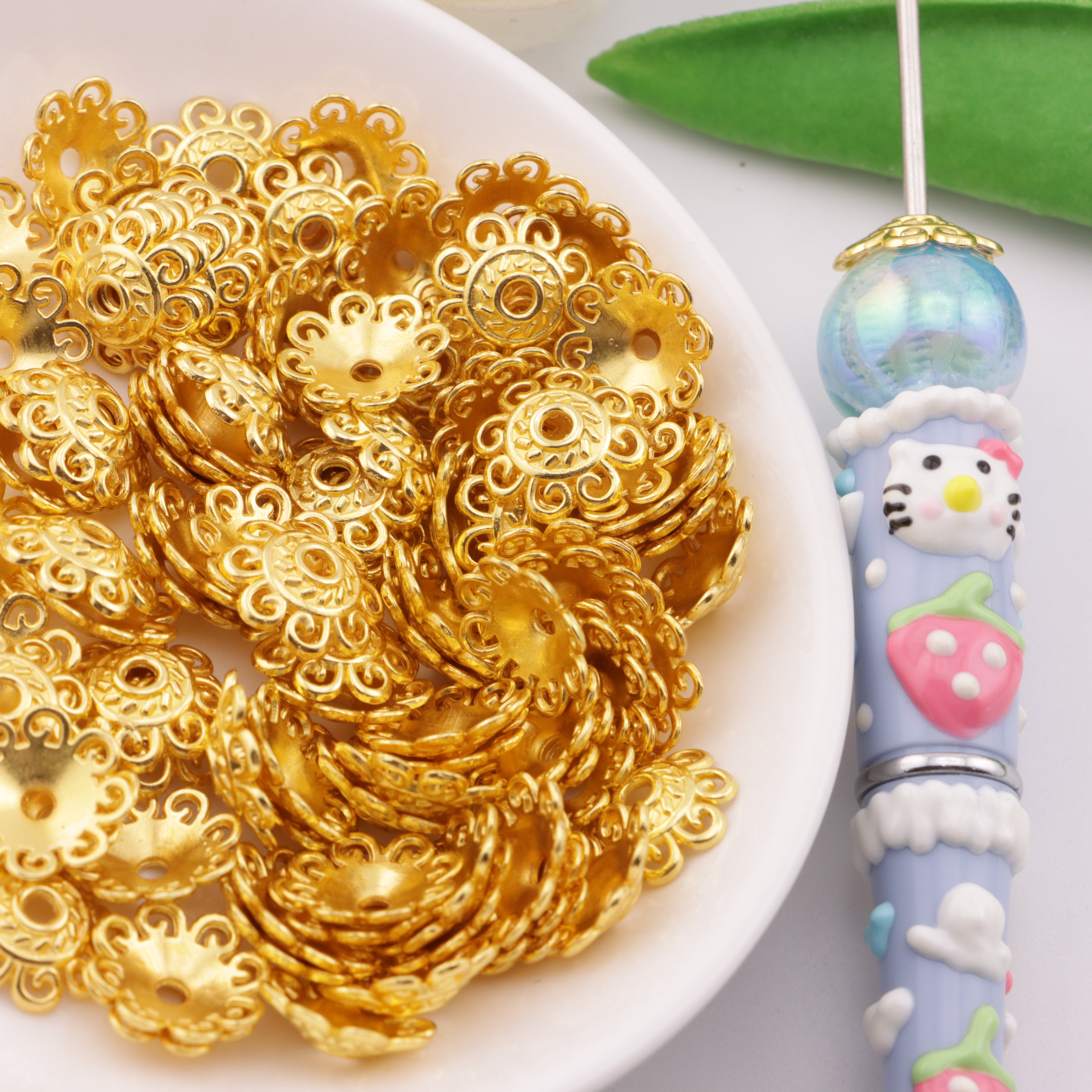 FS3485- 10mm Golden Flower Holder Separator Beads (Pen Can Pass Through)