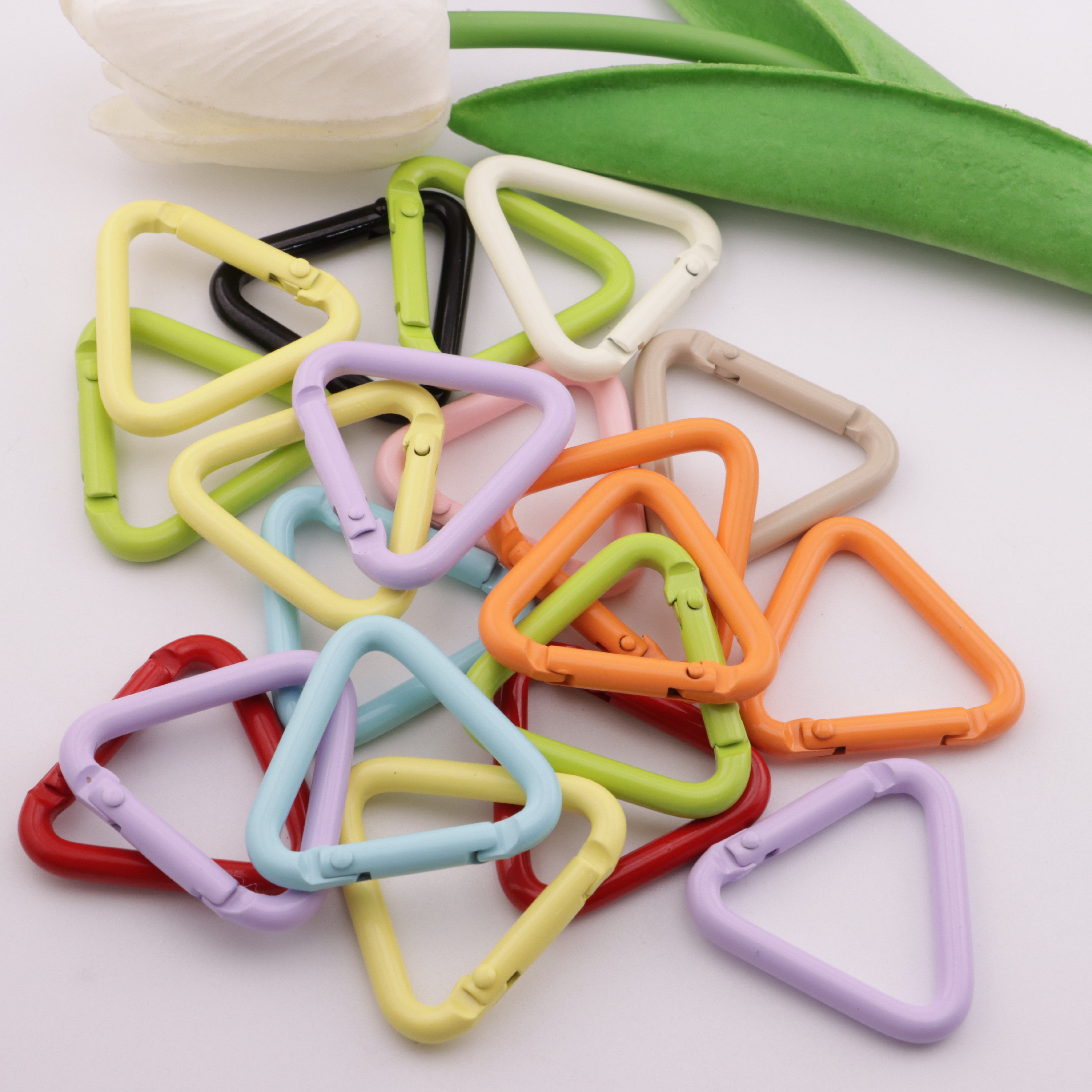 FS5759- 32mm Triangle Keyring, Painted Triangle Keyring With A Side Length Of 34mm