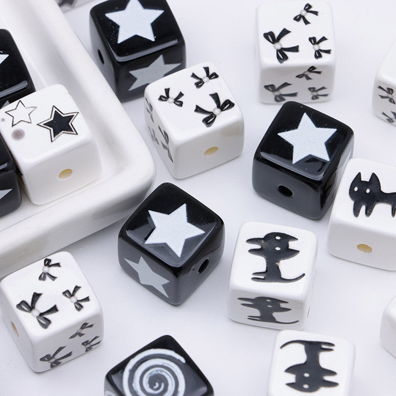 FS5127- 15mm Mixed Black And White Cubes Beads