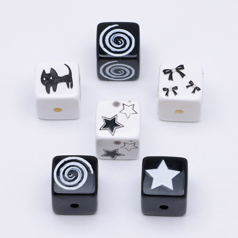 FS5127- 15mm Mixed Black And White Cubes Beads