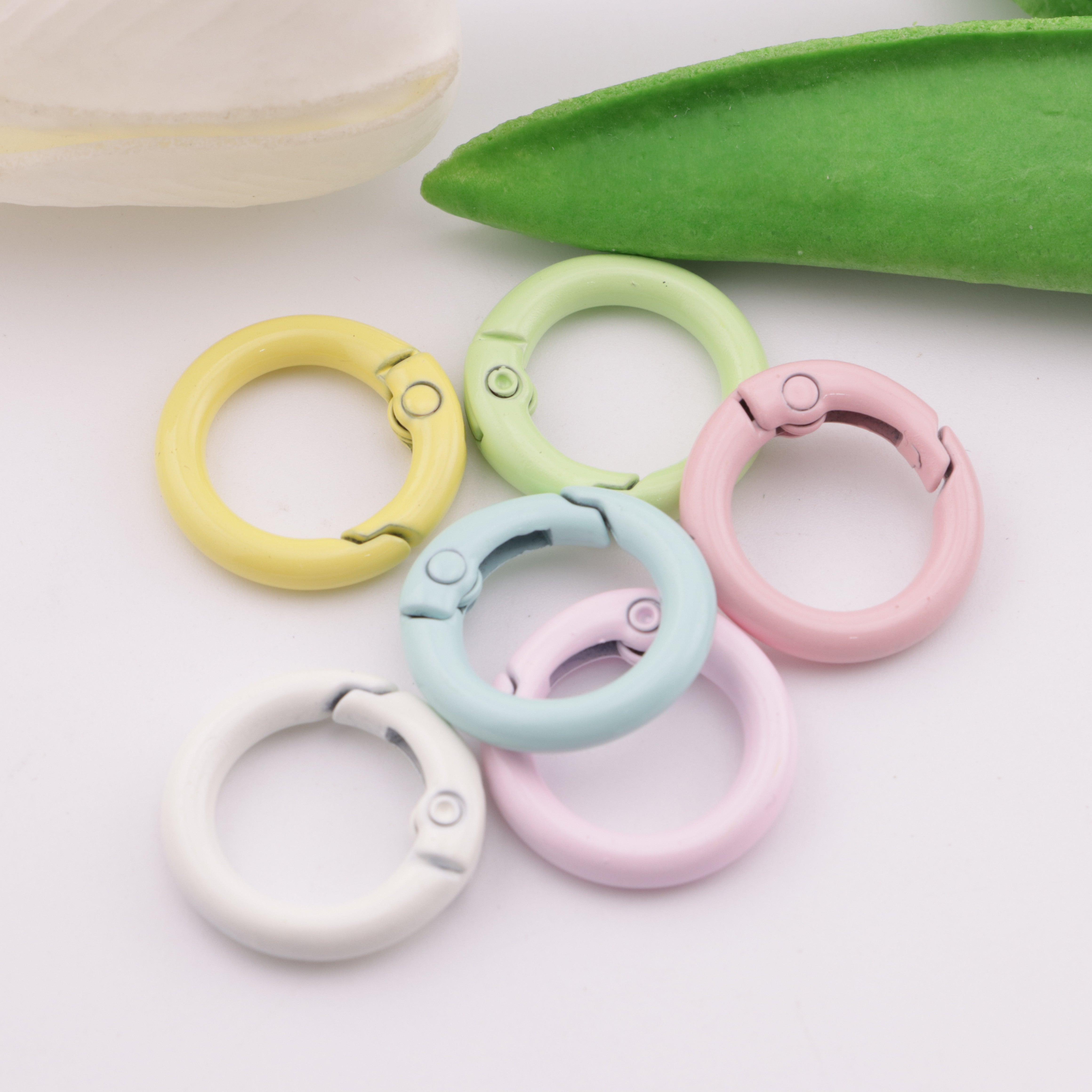 FS5721- 20mm Solid Color Keychain (Unplated)