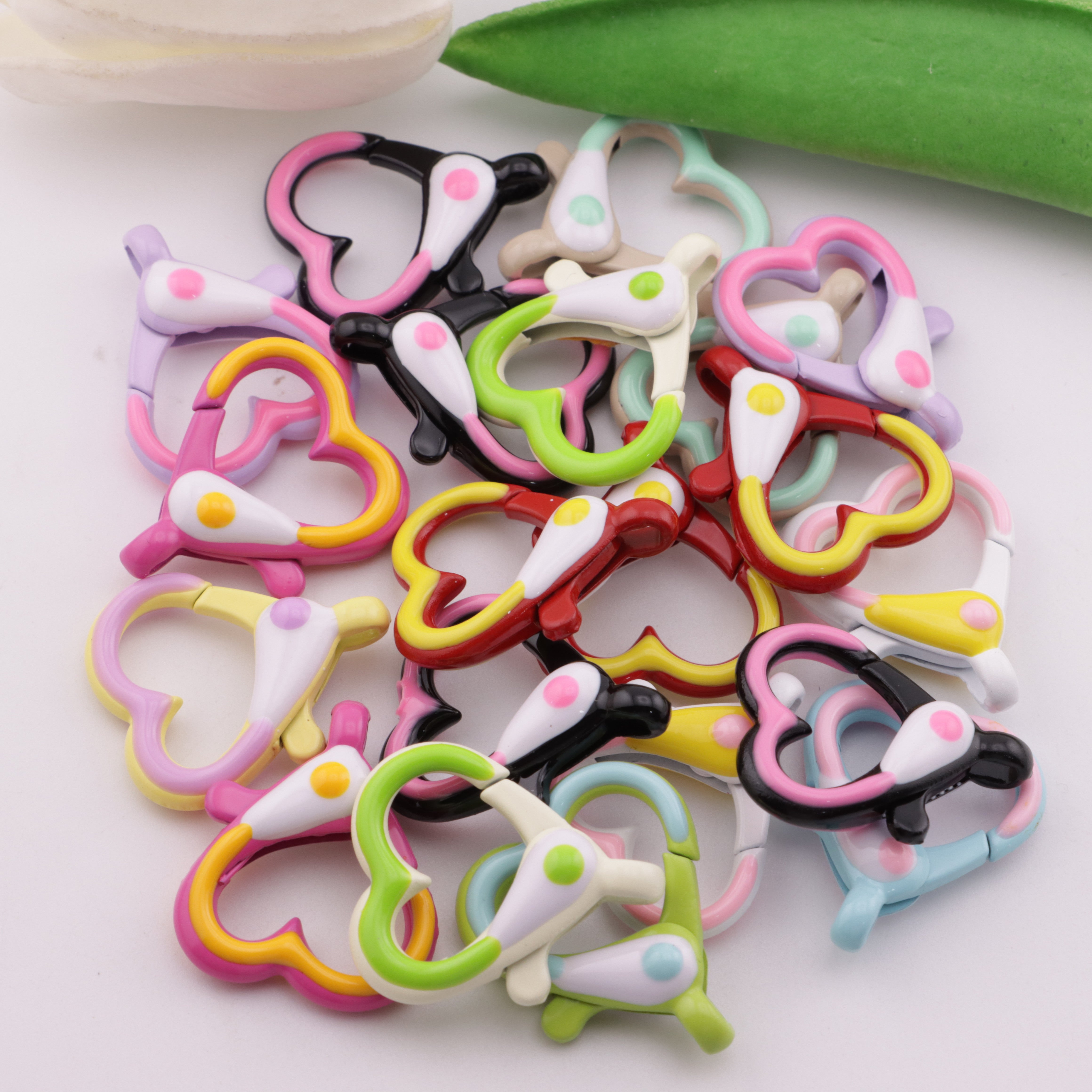 FS5166- Creamy Heart-shaped Keychain