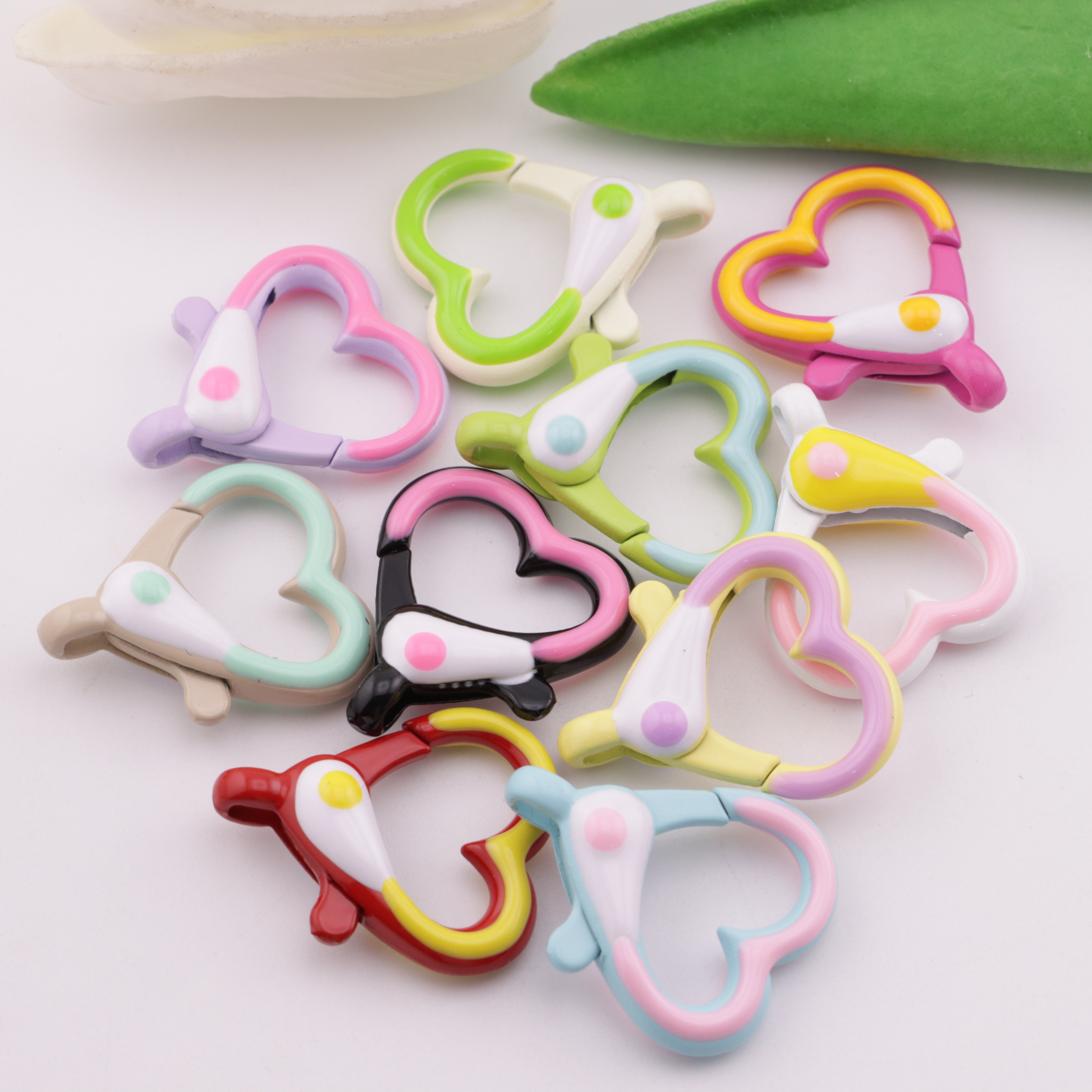 FS5166- Creamy Heart-shaped Keychain