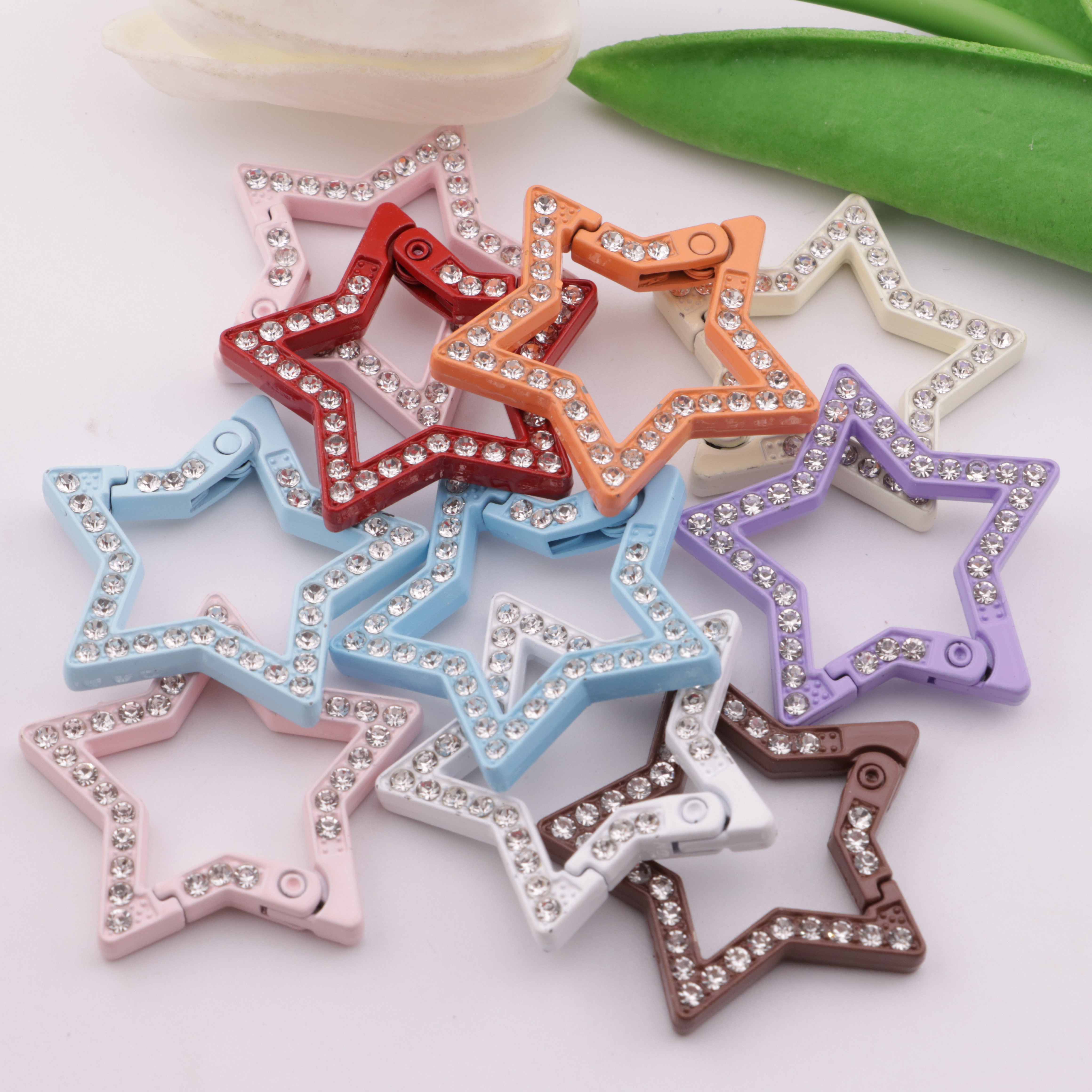 FS5655- 34mm Star Keyring With Diamonds