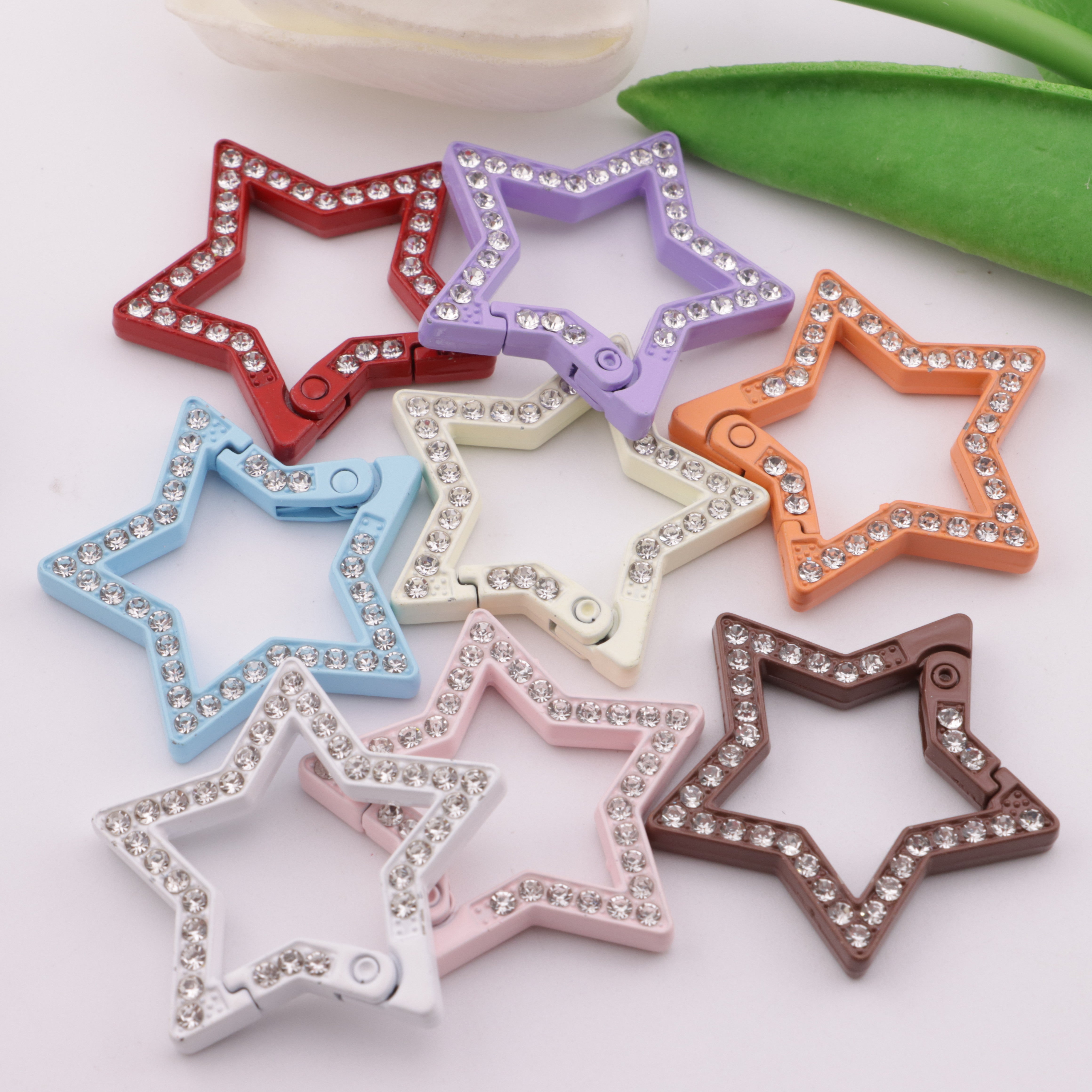 FS5655- 34mm Star Keyring With Diamonds