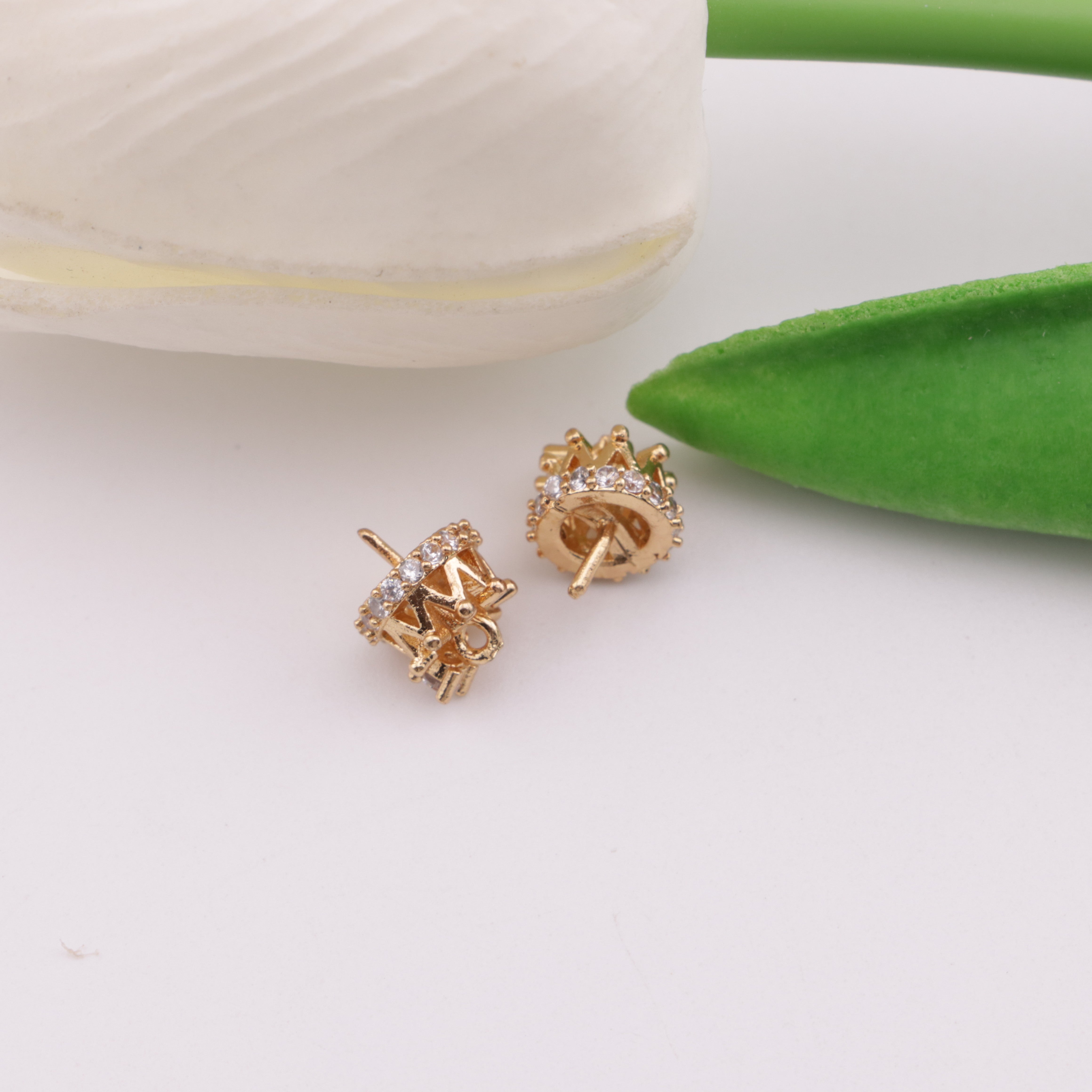 FS4036- 18K Real Gold Diamond-Encrusted Crown Pendant Needle (For Half-Hole Beads)