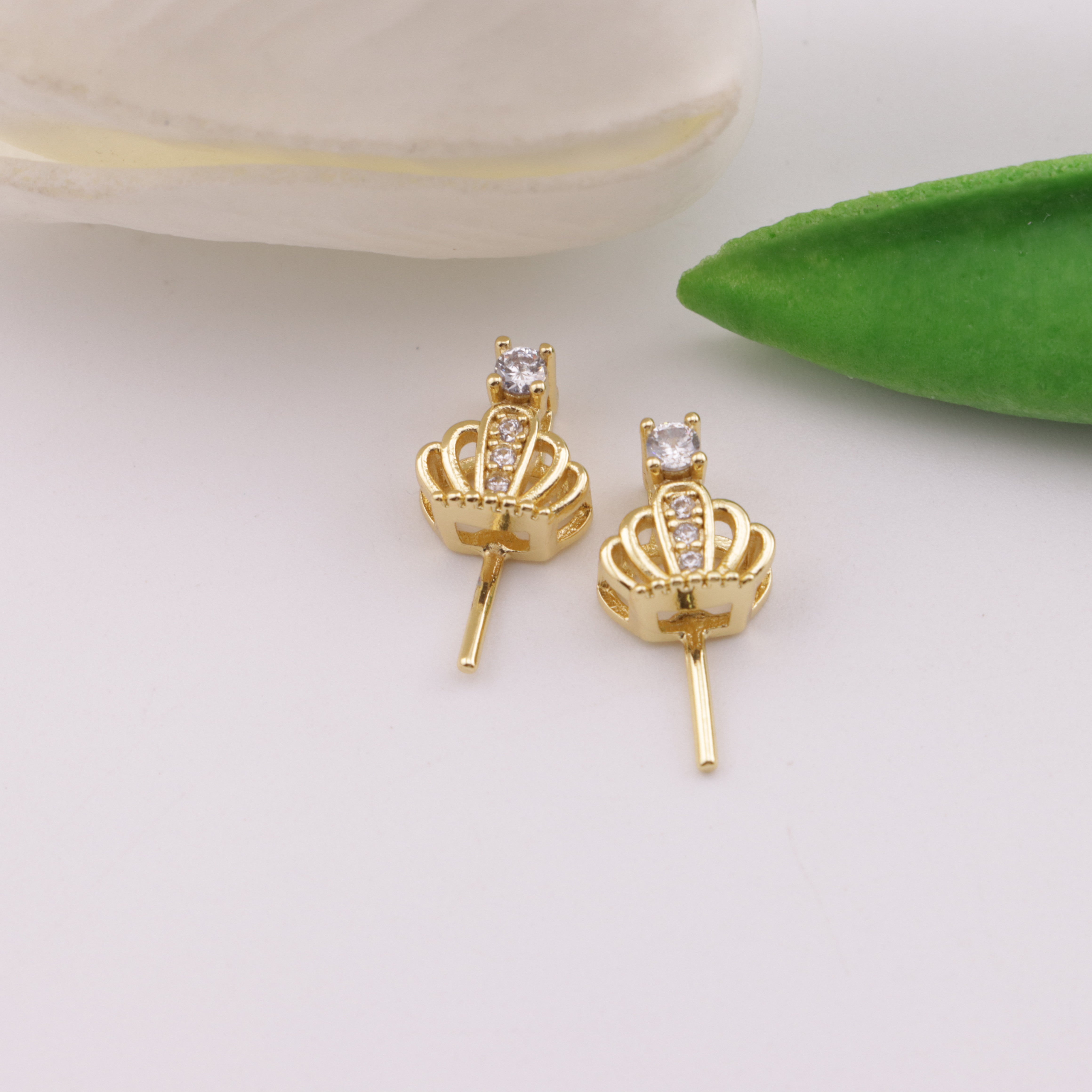 FS4040- K Gold Small Crown Pendant Needles (For Half-Hole Beads)