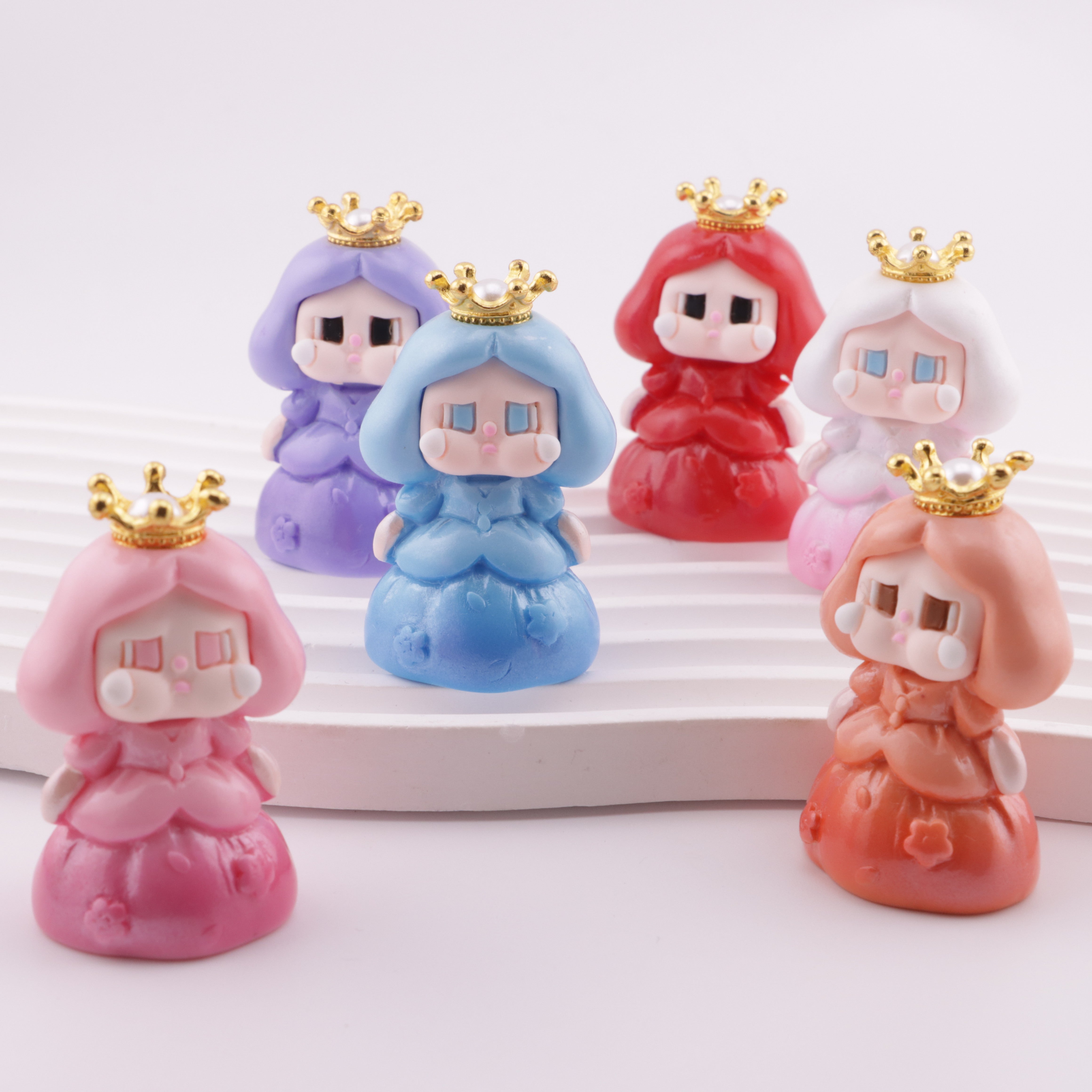 FS5632- Crown Crying Doll Trendy Collectible Cute Bead Ornaments