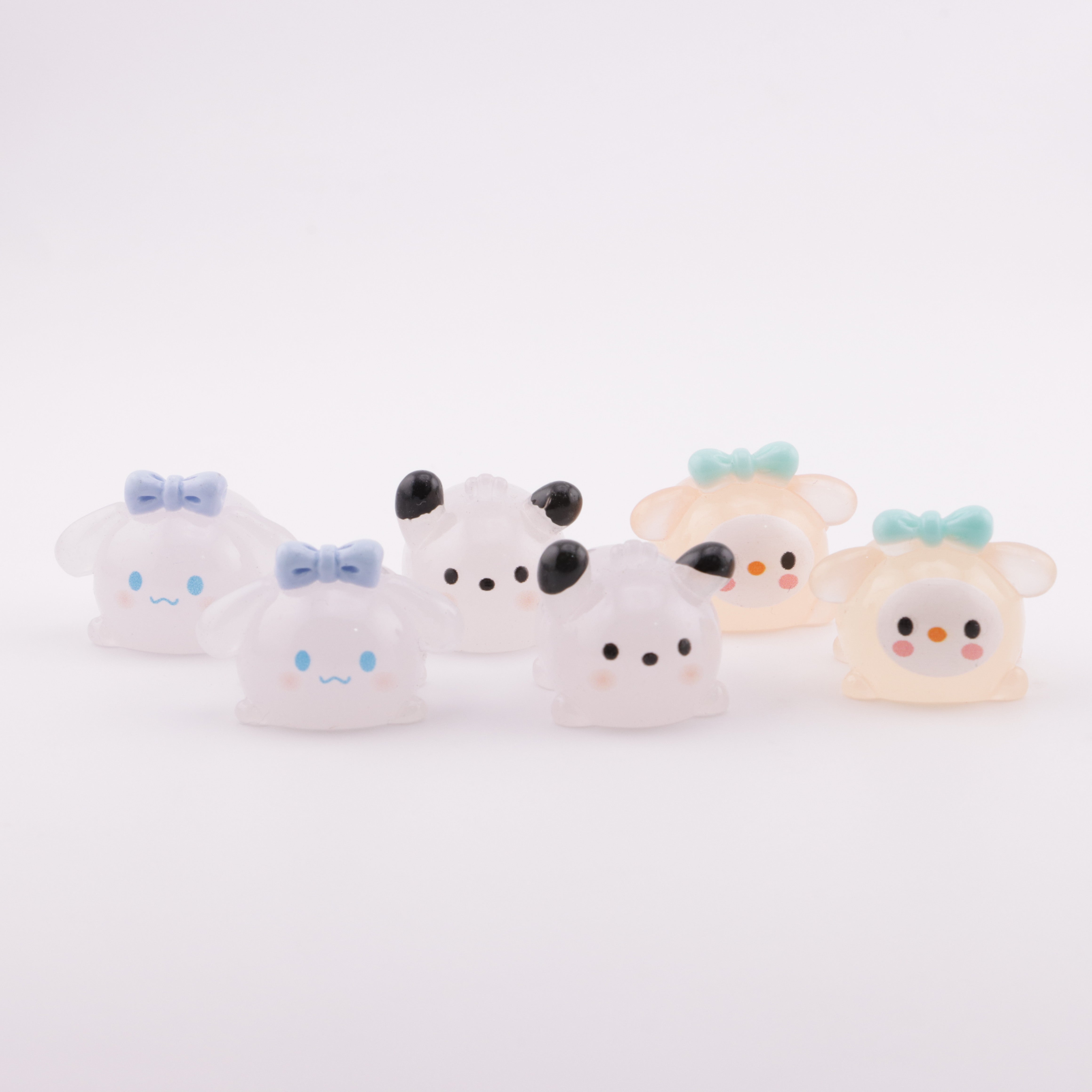 FS0940- Three - dimensional Sanrio Glow - in - the - dark Resin Beads