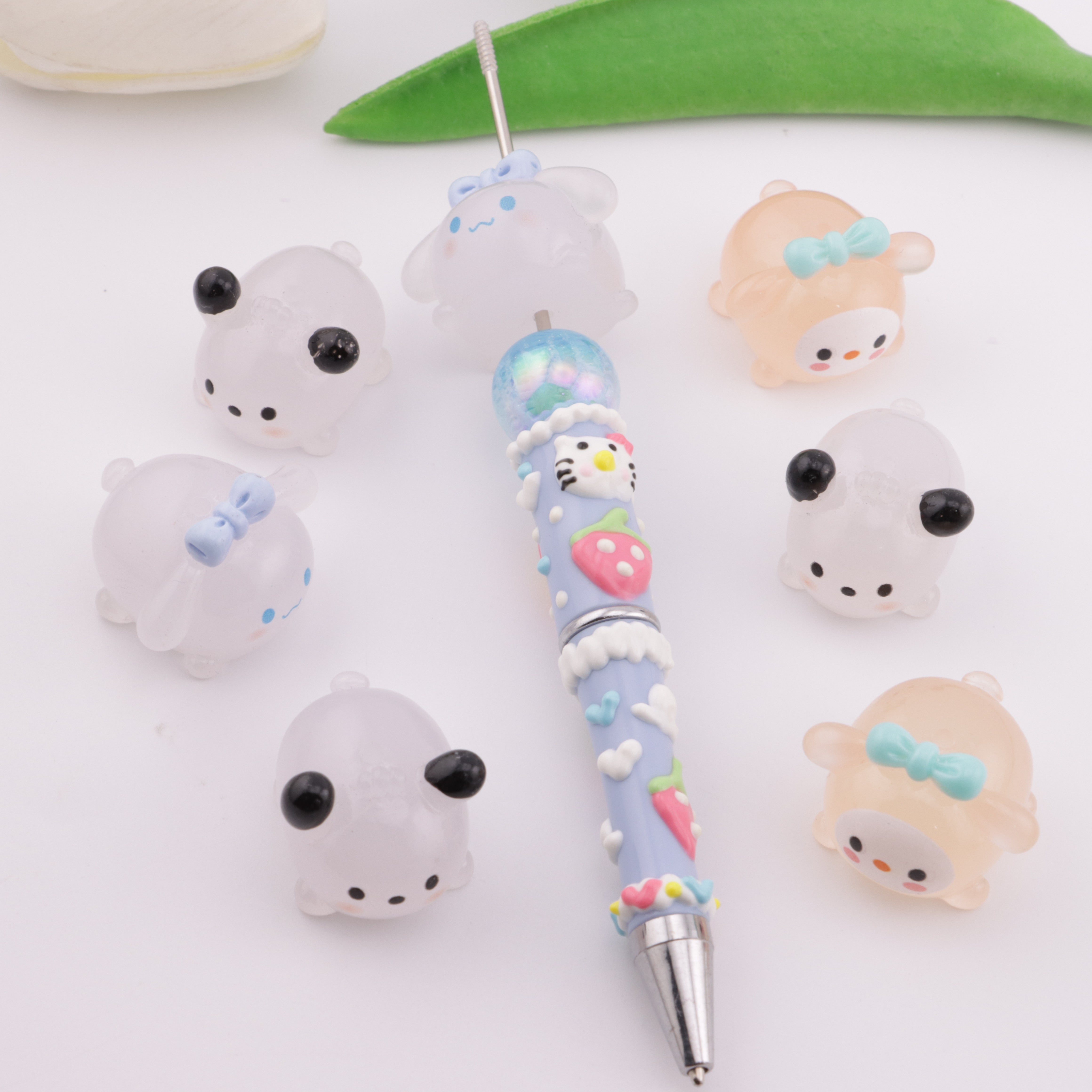 FS0940- Three - dimensional Sanrio Glow - in - the - dark Resin Beads