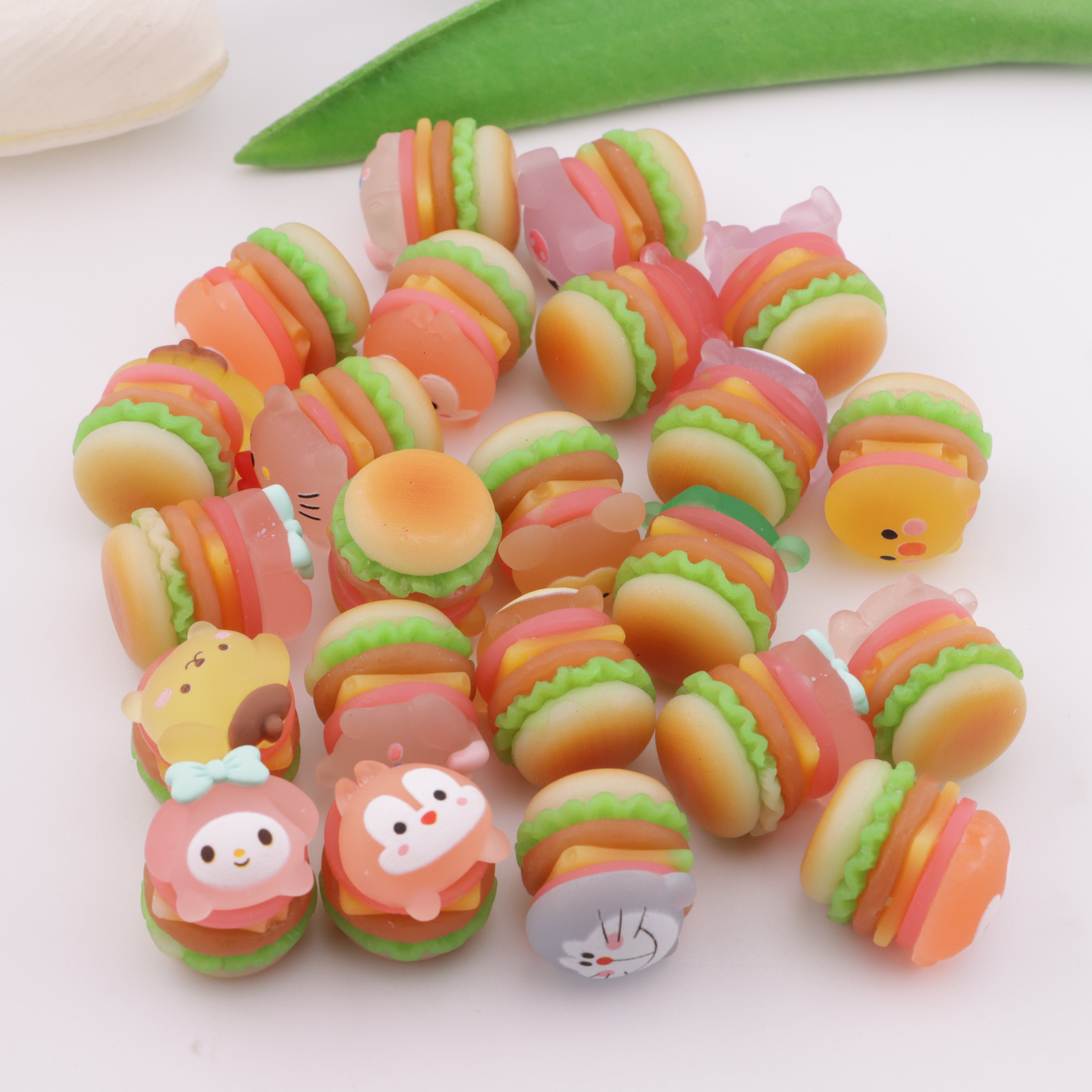 FS5448- Glow-in-the-dark Three-dimensional Cartoon Hamburger Resin