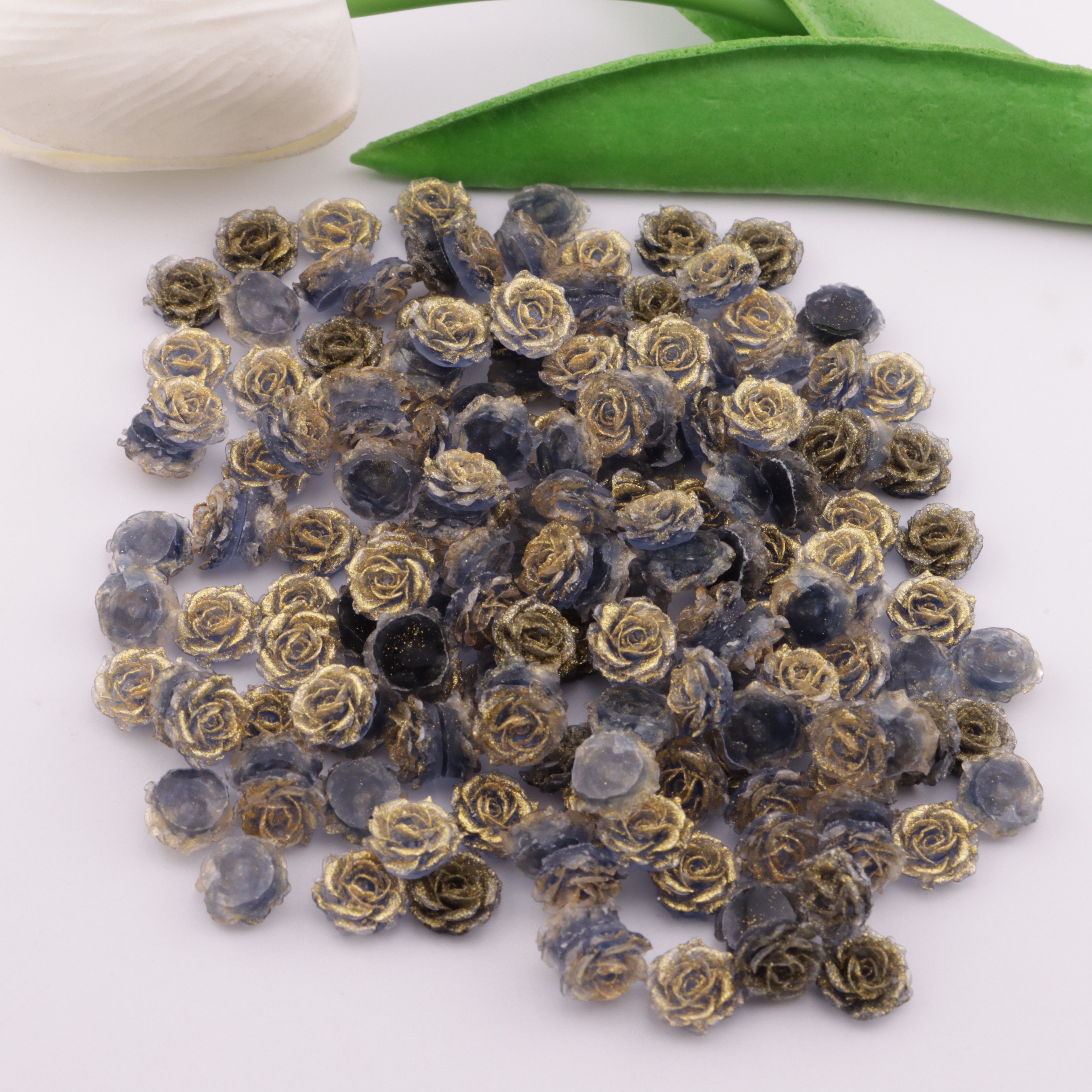 FS5063- 10mm Luminous Soft Flower Charms