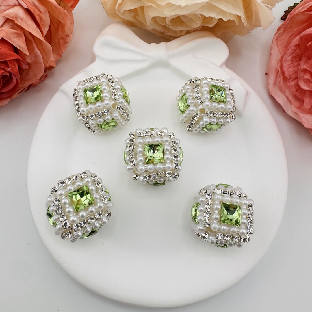 FS10936-20mm Pearl Square Fancy Beads