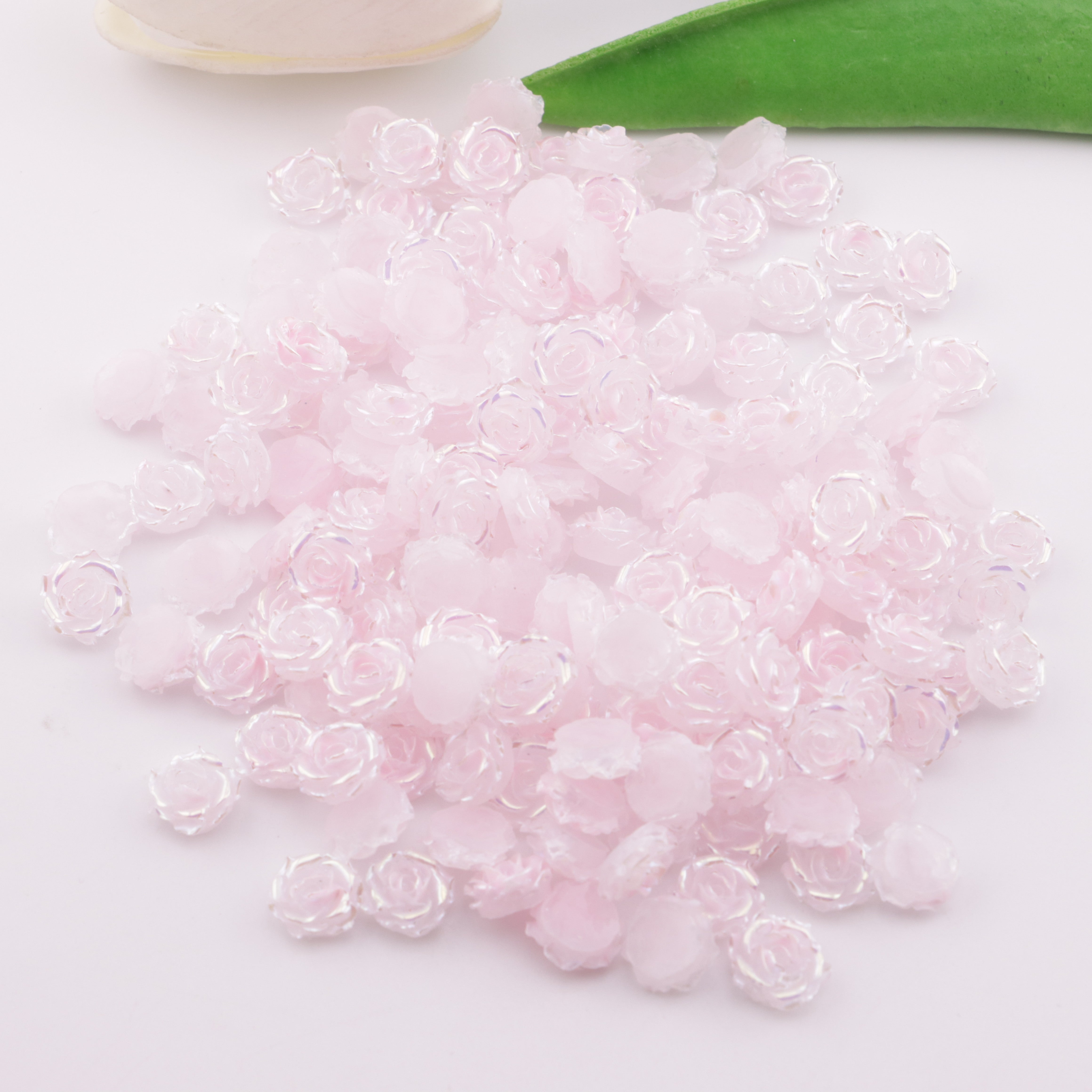FS5469- 10mm Luminous Soft Flower Charms