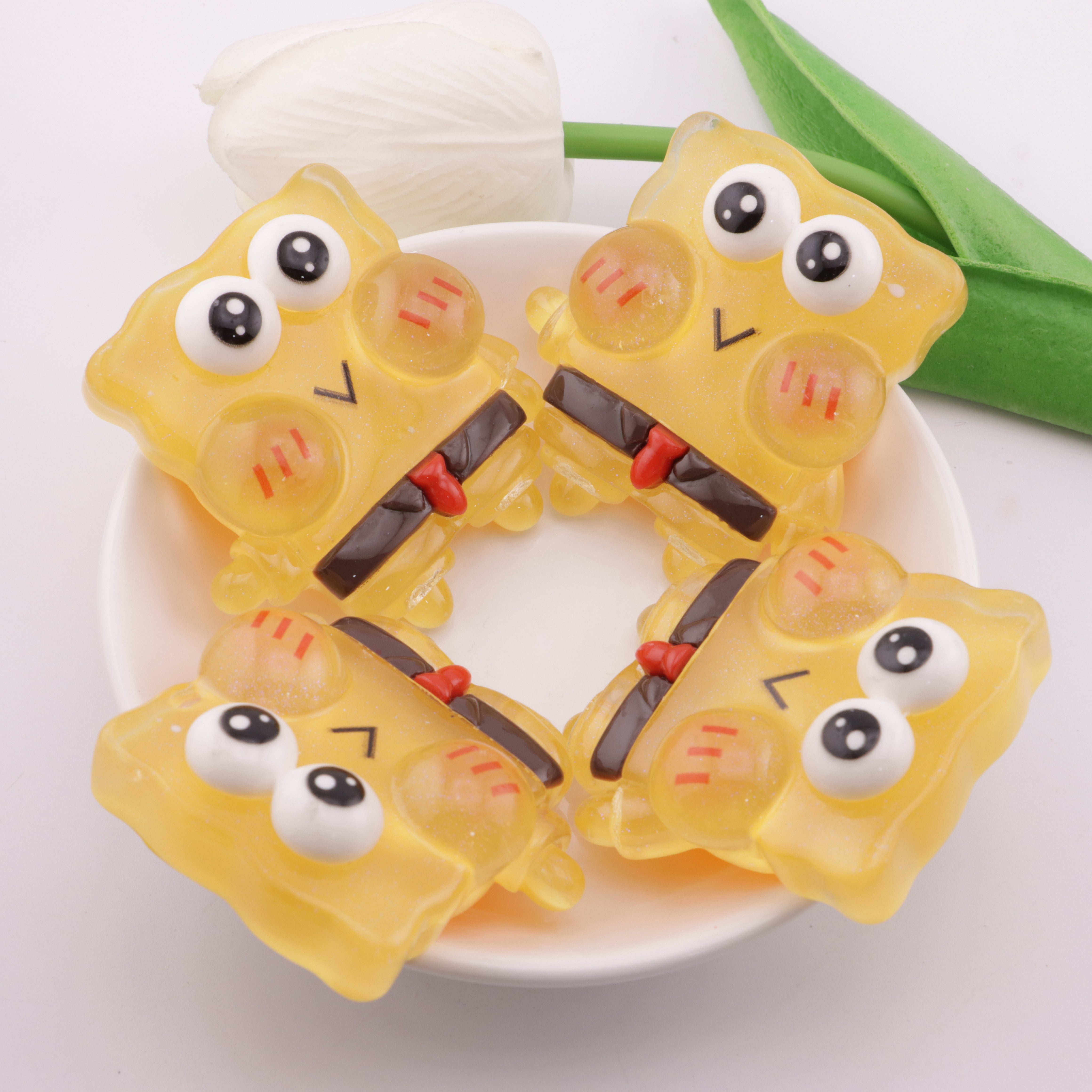 FS5700- Spongebob Resin Patches Luminous Glow