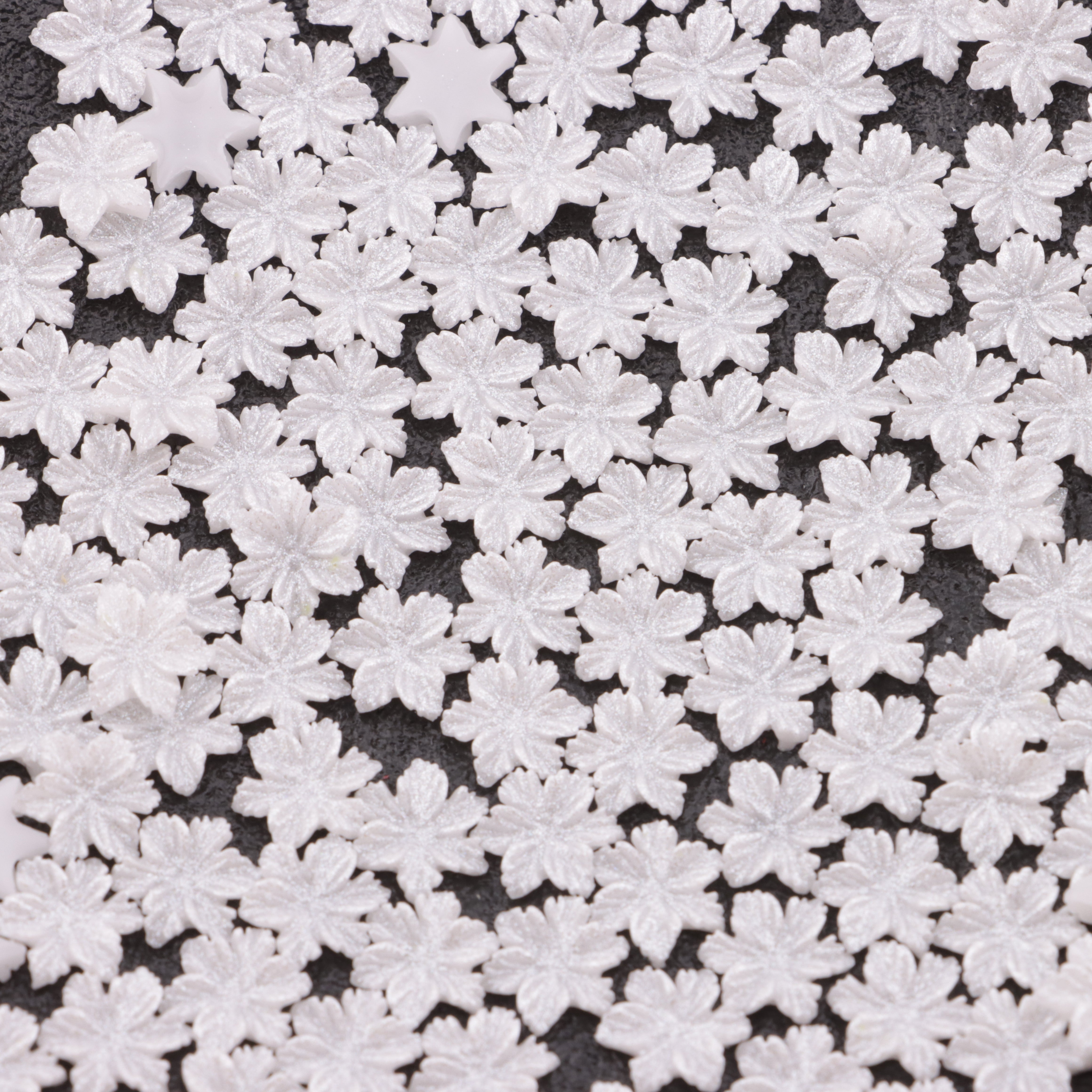 FS3918- 10mm Glowing Maple Leaf Charms
