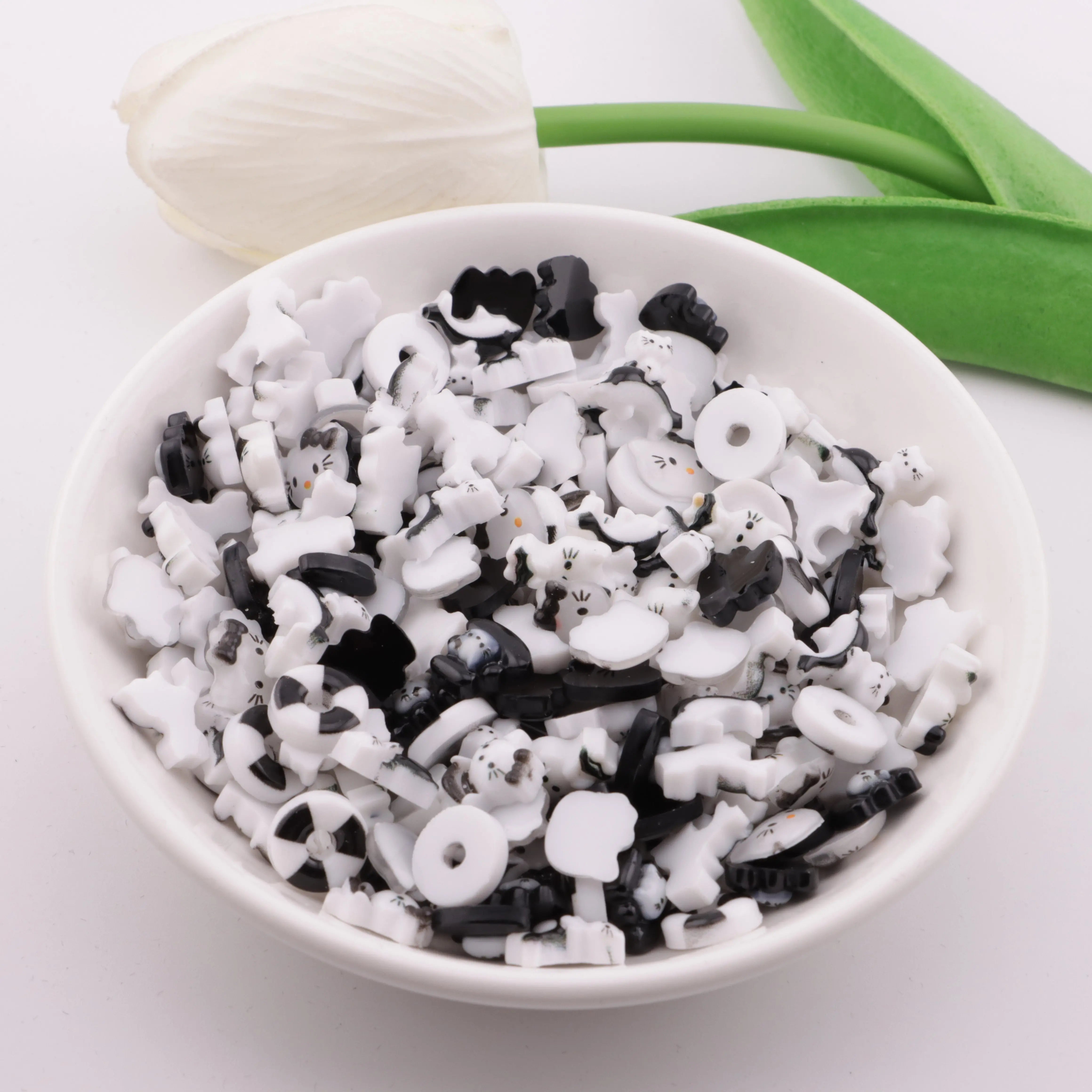 FS6023-Mixed Style Black And White HK Charms Mixed Style Black And White Kitty Series Patches - Zoe DIY Wholesale