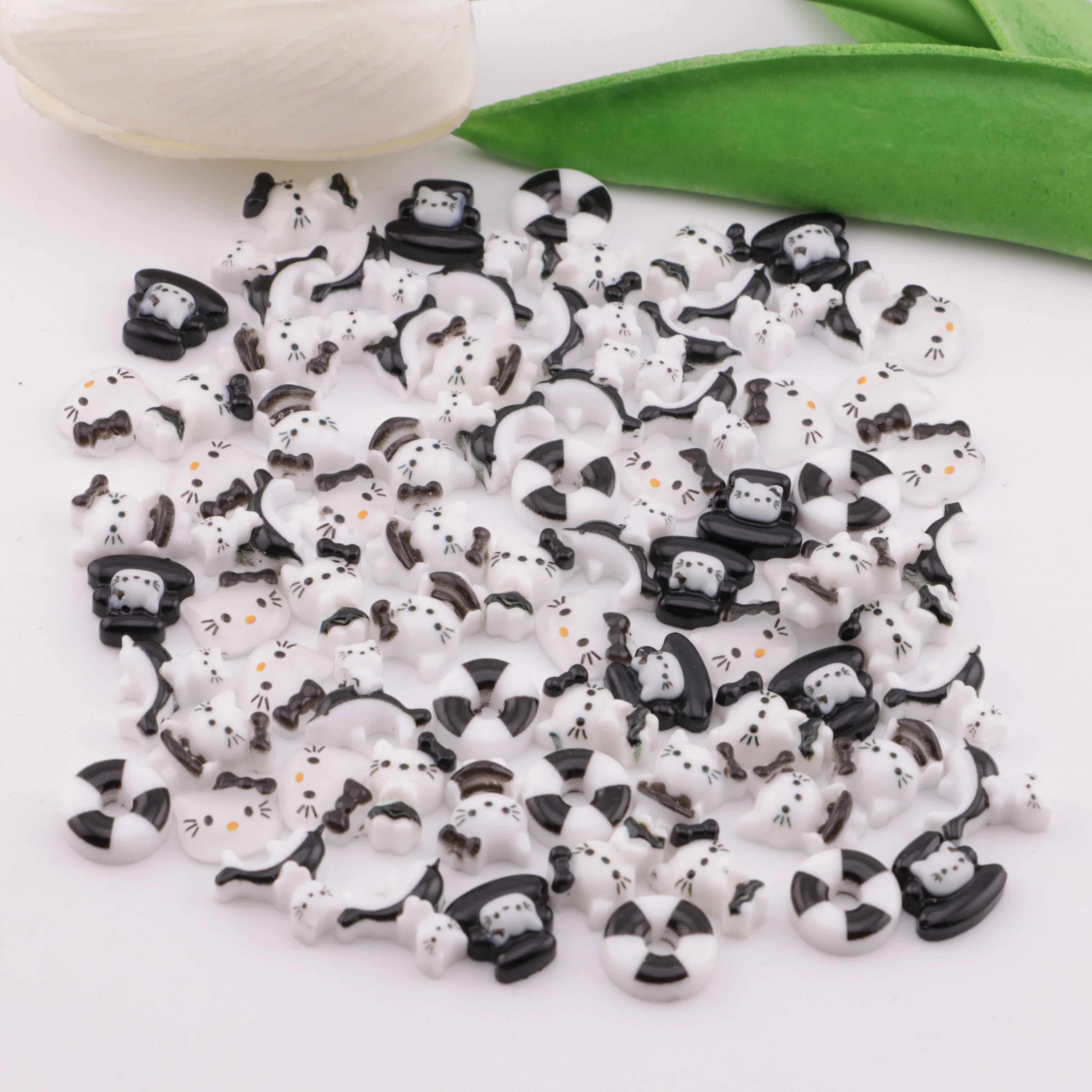 FS6023-Mixed Style Black And White HK Charms Mixed Style Black And White Kitty Series Patches - Zoe DIY Wholesale