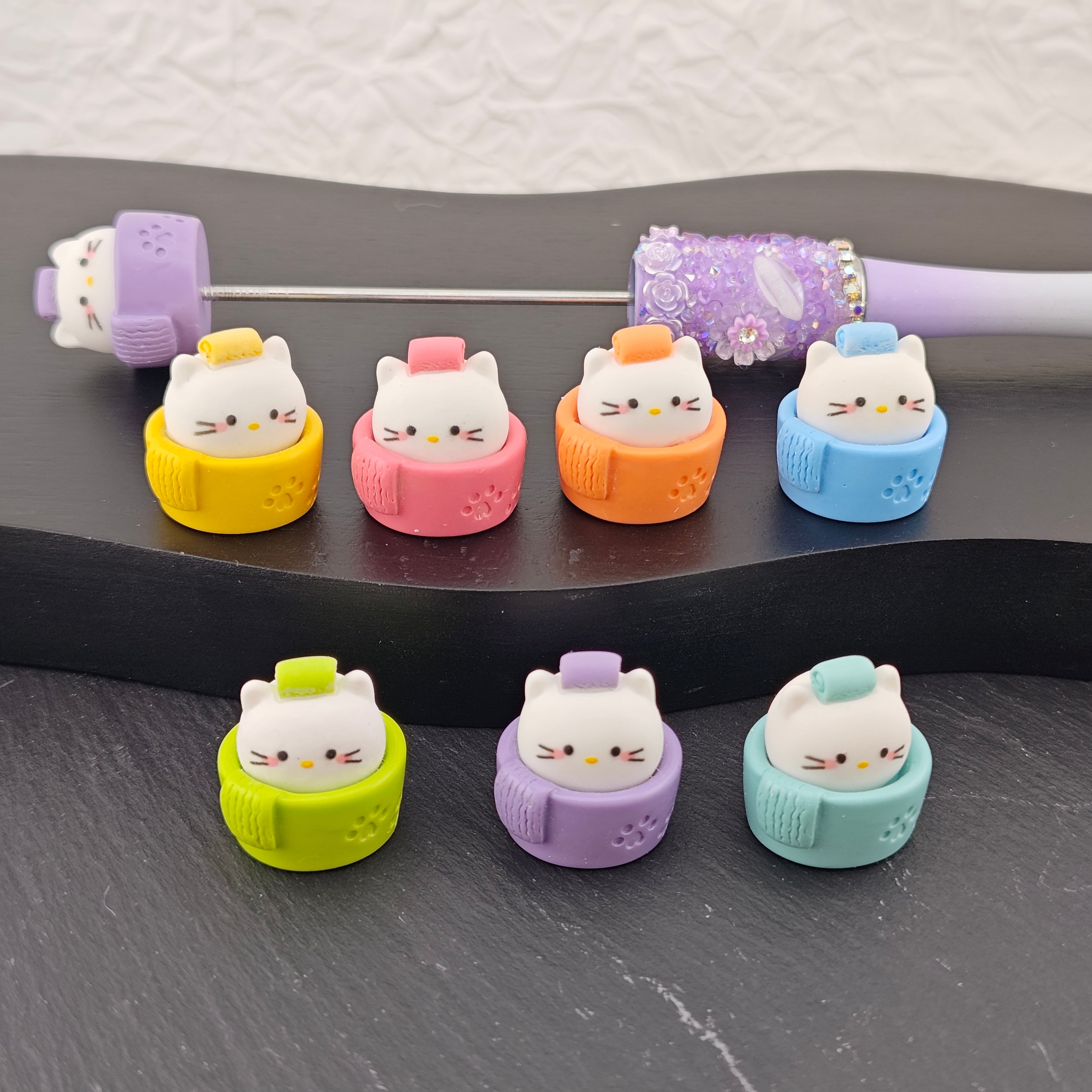 FS2632- HK Kitty Cat take a bath Pen Toppers Mixed Color