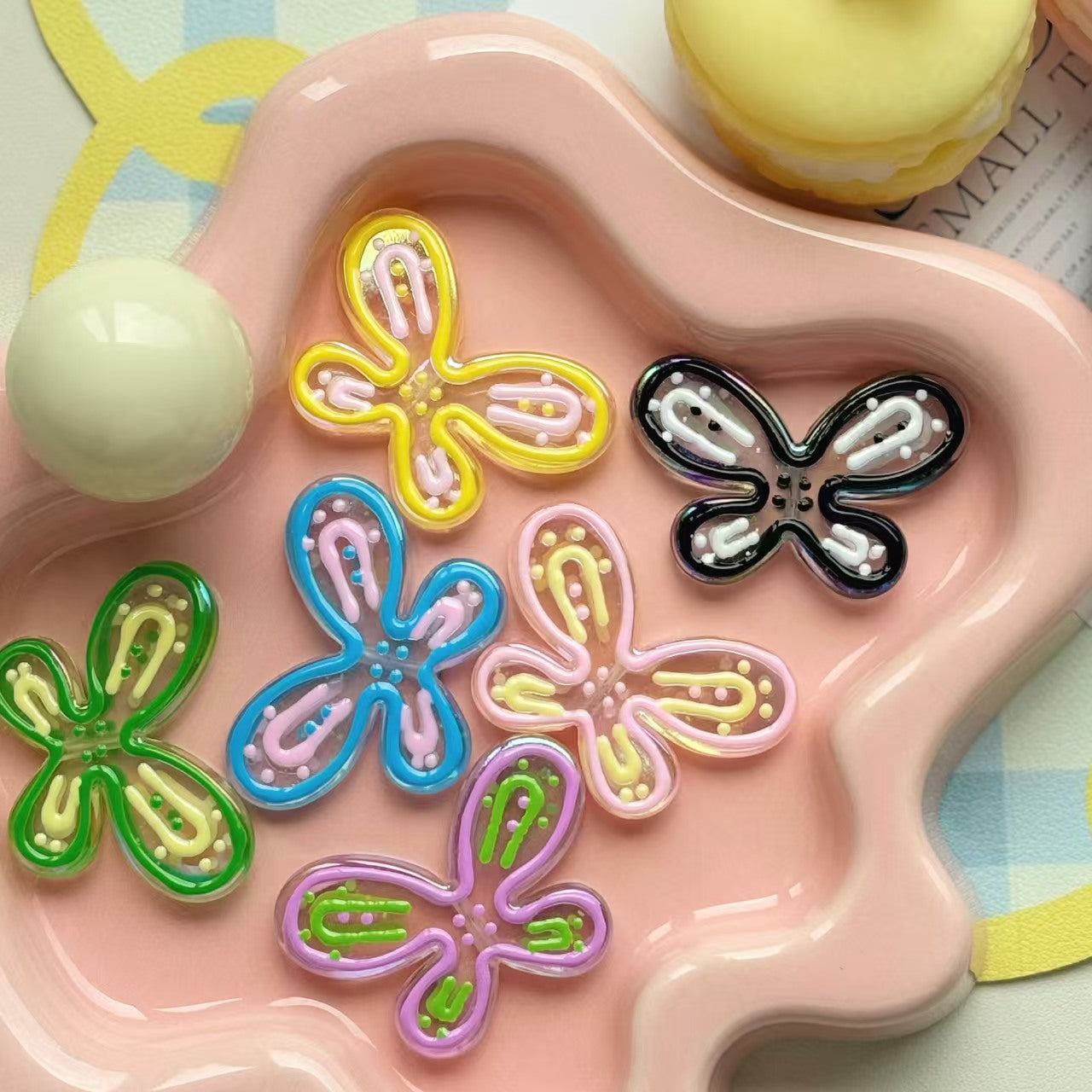 FS5283- Hand-painted Beads Of Glow-in-the-dark Butterflies