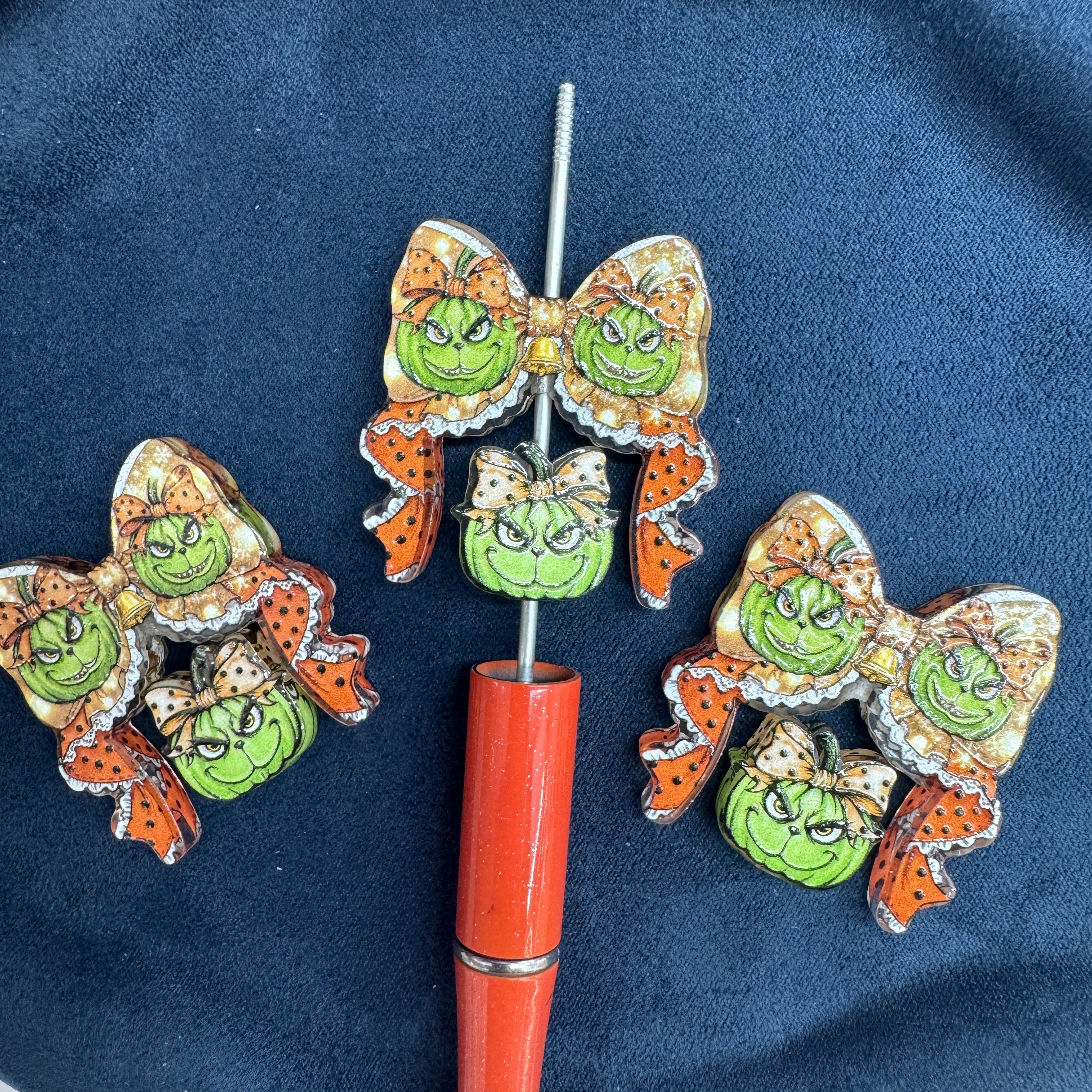 The Grinch Acrylic Bow Beads