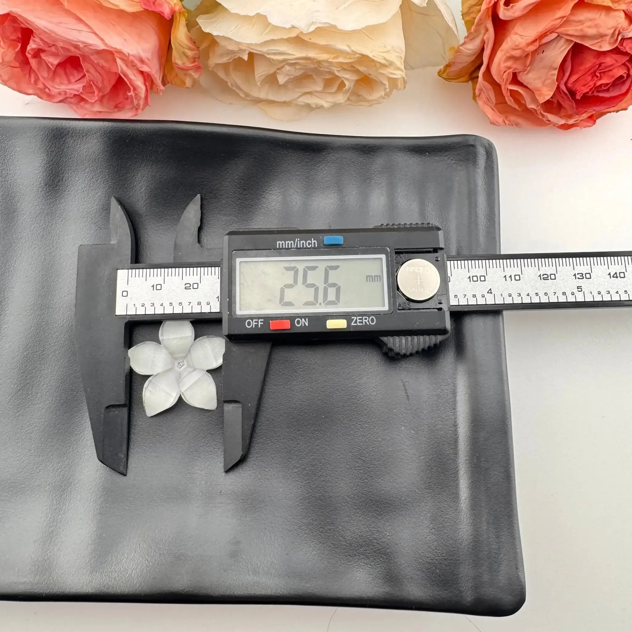 FS102310-About 25mm Resin Flower Patch -Zoe DIY Wholesale