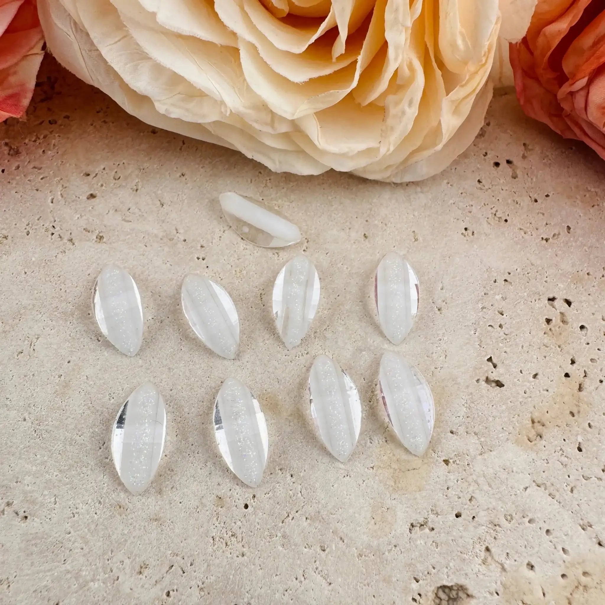 FS19278-About 7×15mm Flower Resin Petals For Making Fancy Beads -Zoe DIY Wholesale