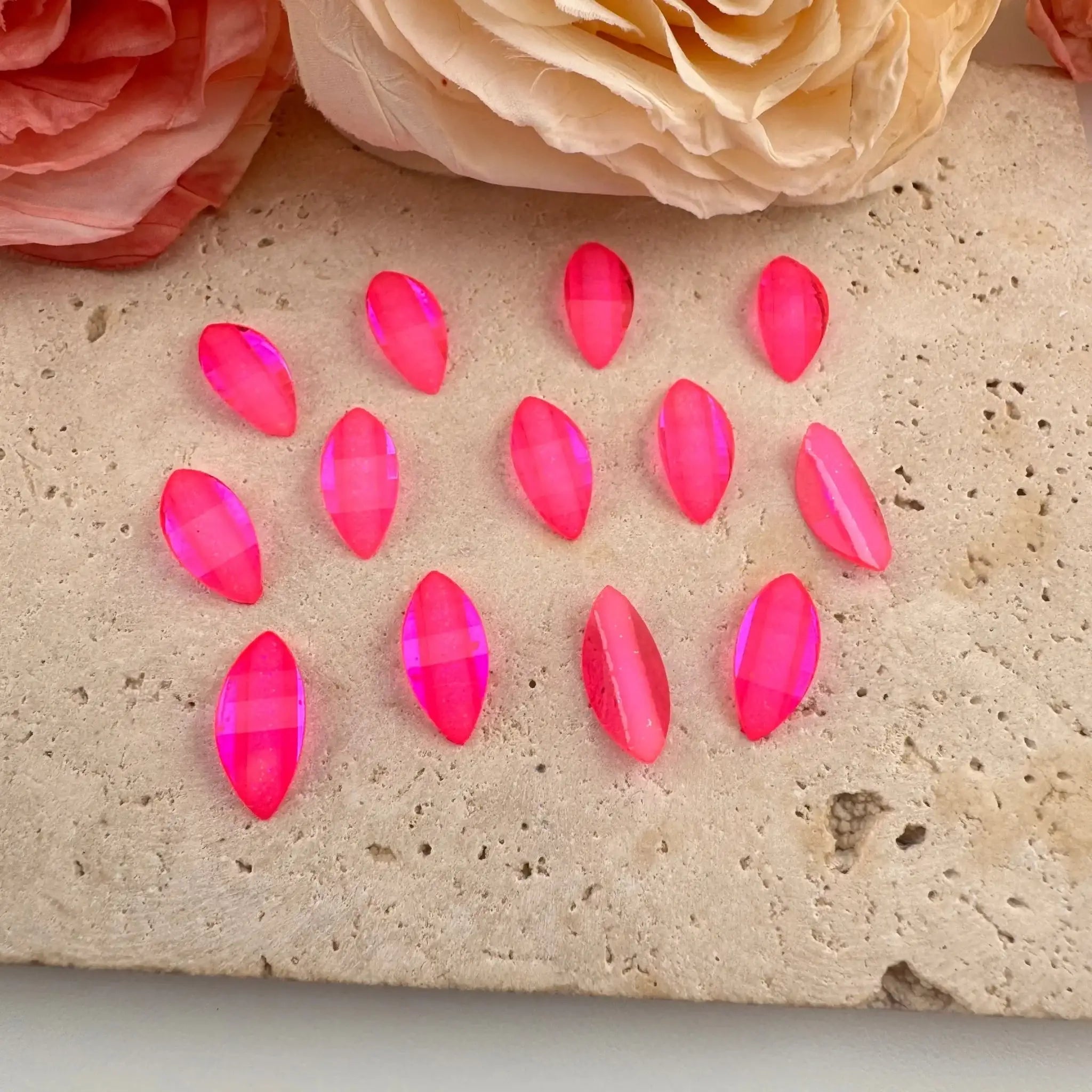 FS19278-About 7×15mm Flower Resin Petals For Making Fancy Beads -Zoe DIY Wholesale