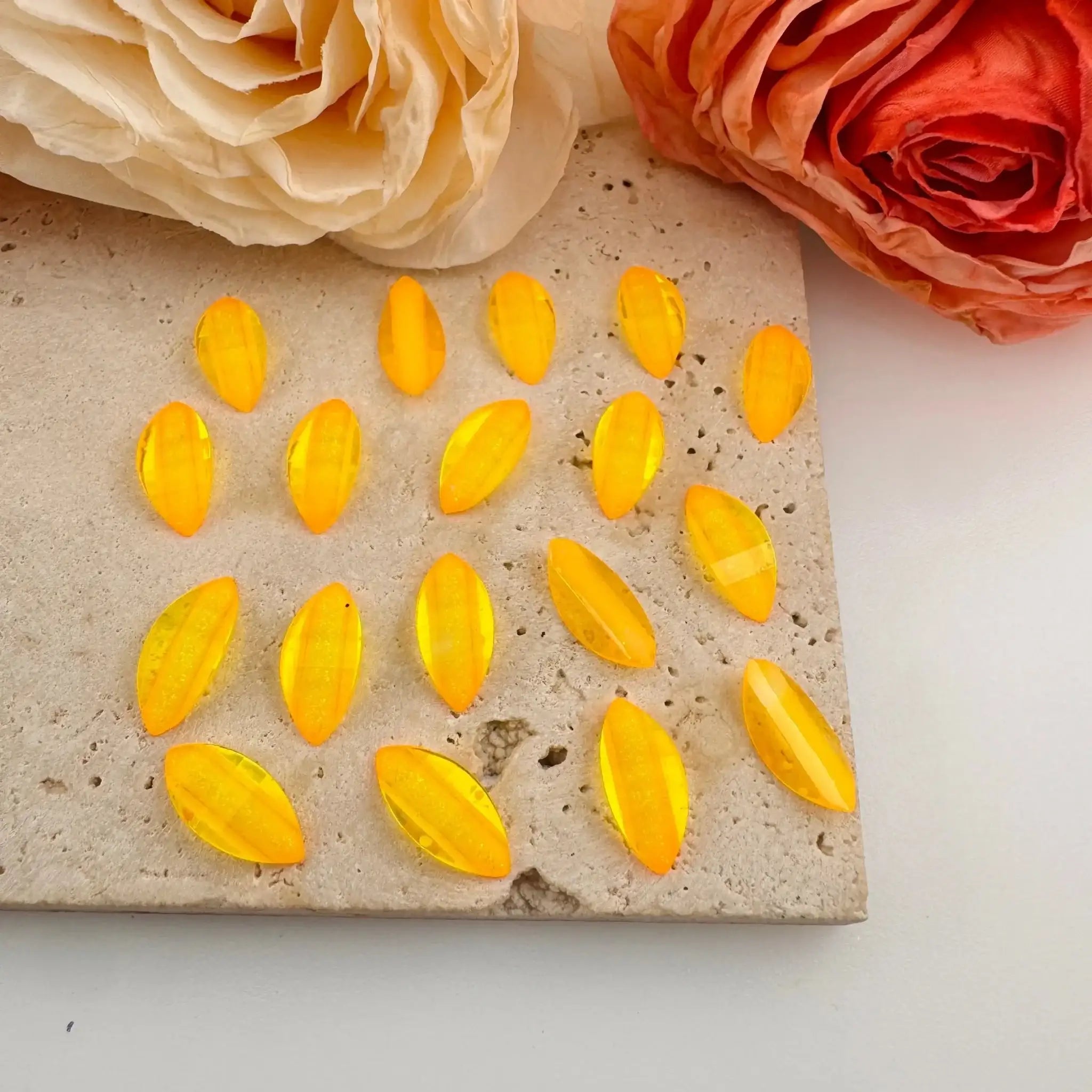 FS19278-About 7×15mm Flower Resin Petals For Making Fancy Beads -Zoe DIY Wholesale