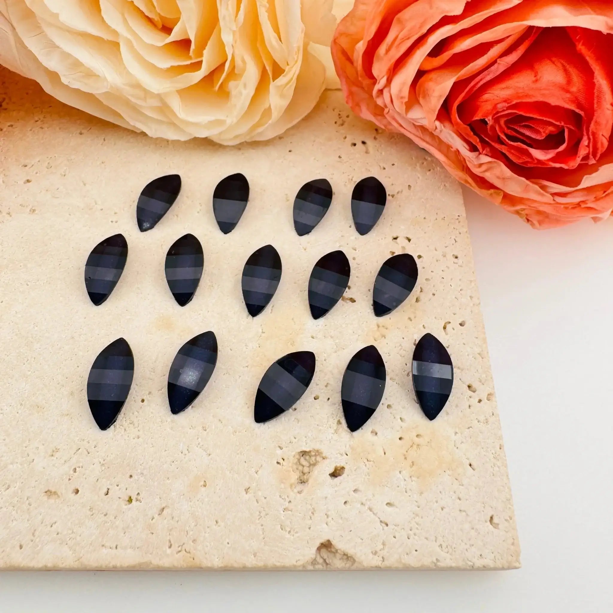 FS19278-About 7×15mm Flower Resin Petals For Making Fancy Beads -Zoe DIY Wholesale