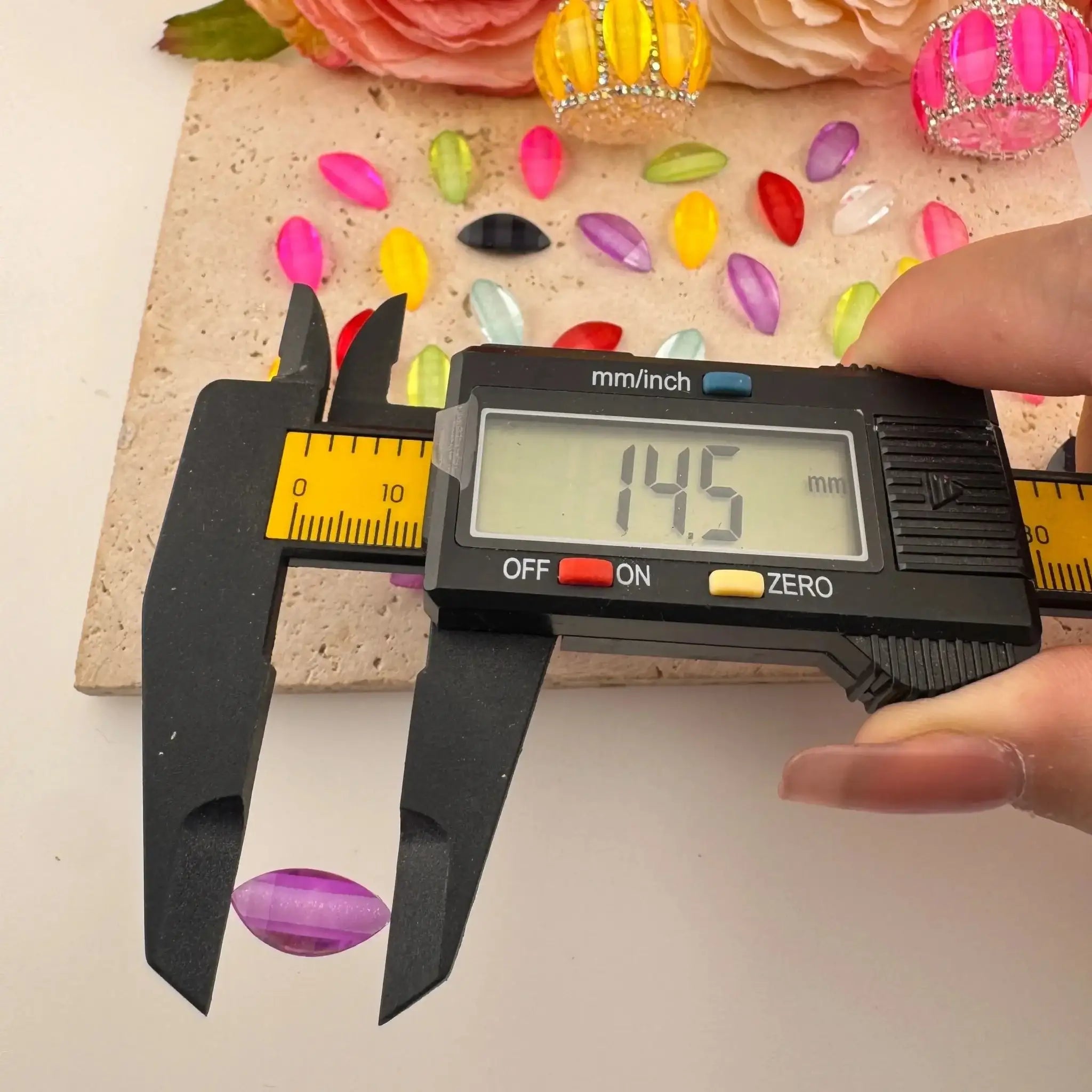 FS19278-About 7×15mm Flower Resin Petals For Making Fancy Beads -Zoe DIY Wholesale