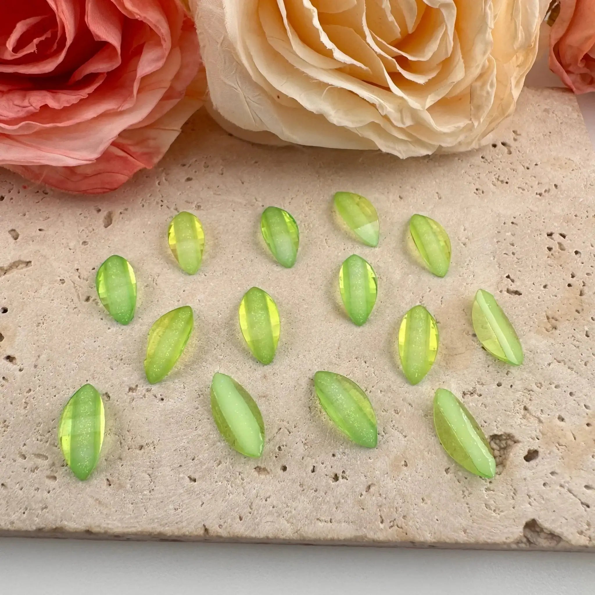 FS19278-About 7×15mm Flower Resin Petals For Making Fancy Beads -Zoe DIY Wholesale