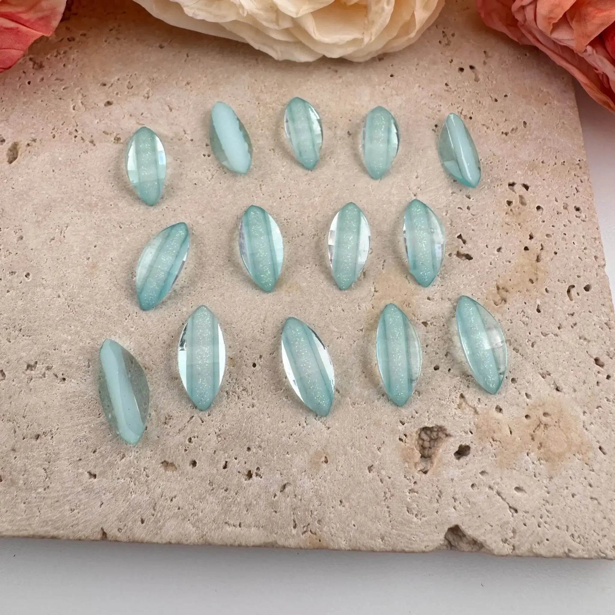 FS19278-About 7×15mm Flower Resin Petals For Making Fancy Beads -Zoe DIY Wholesale