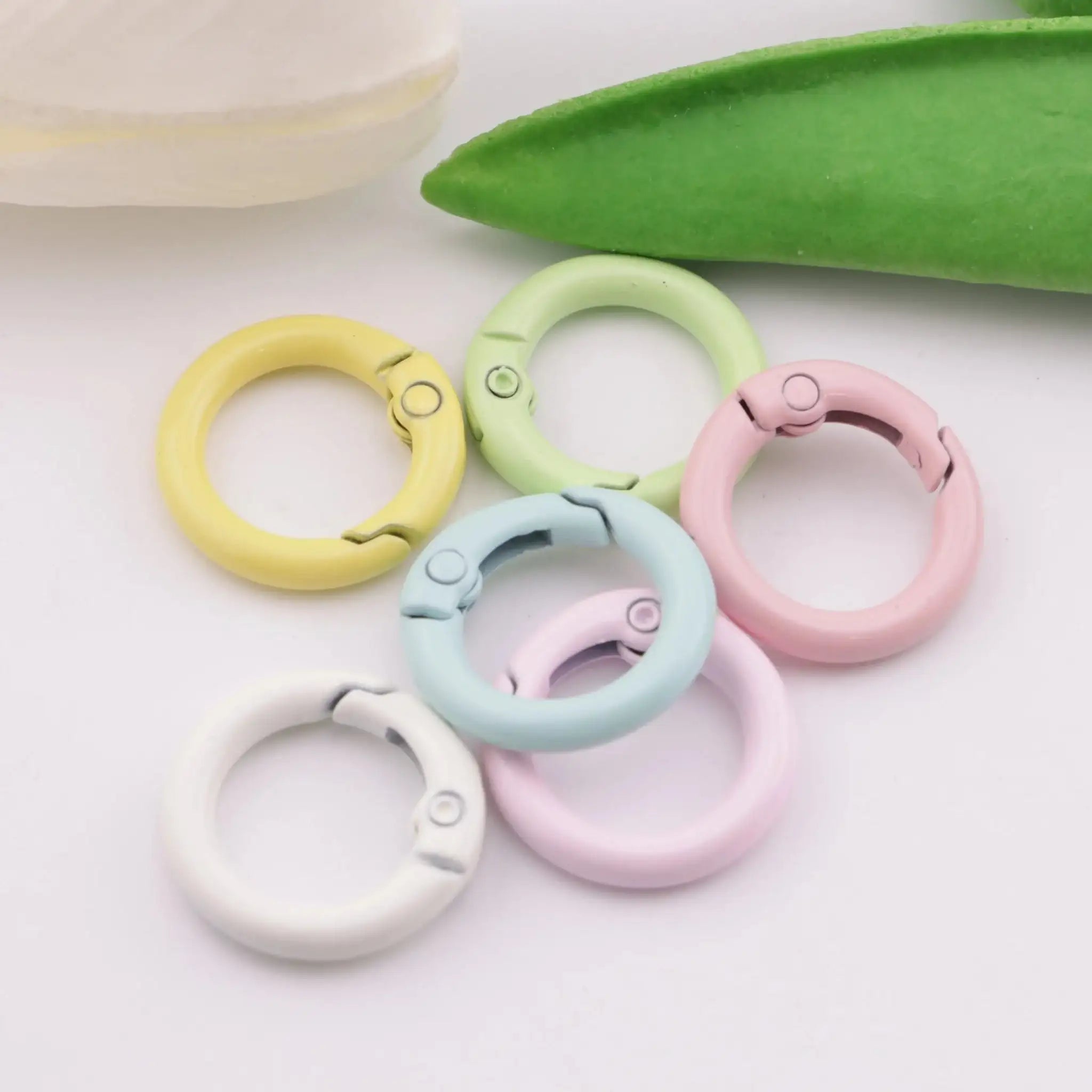 FS5721-20mm Solid Color Keychain (Unplated) -Zoe DIY Wholesale
