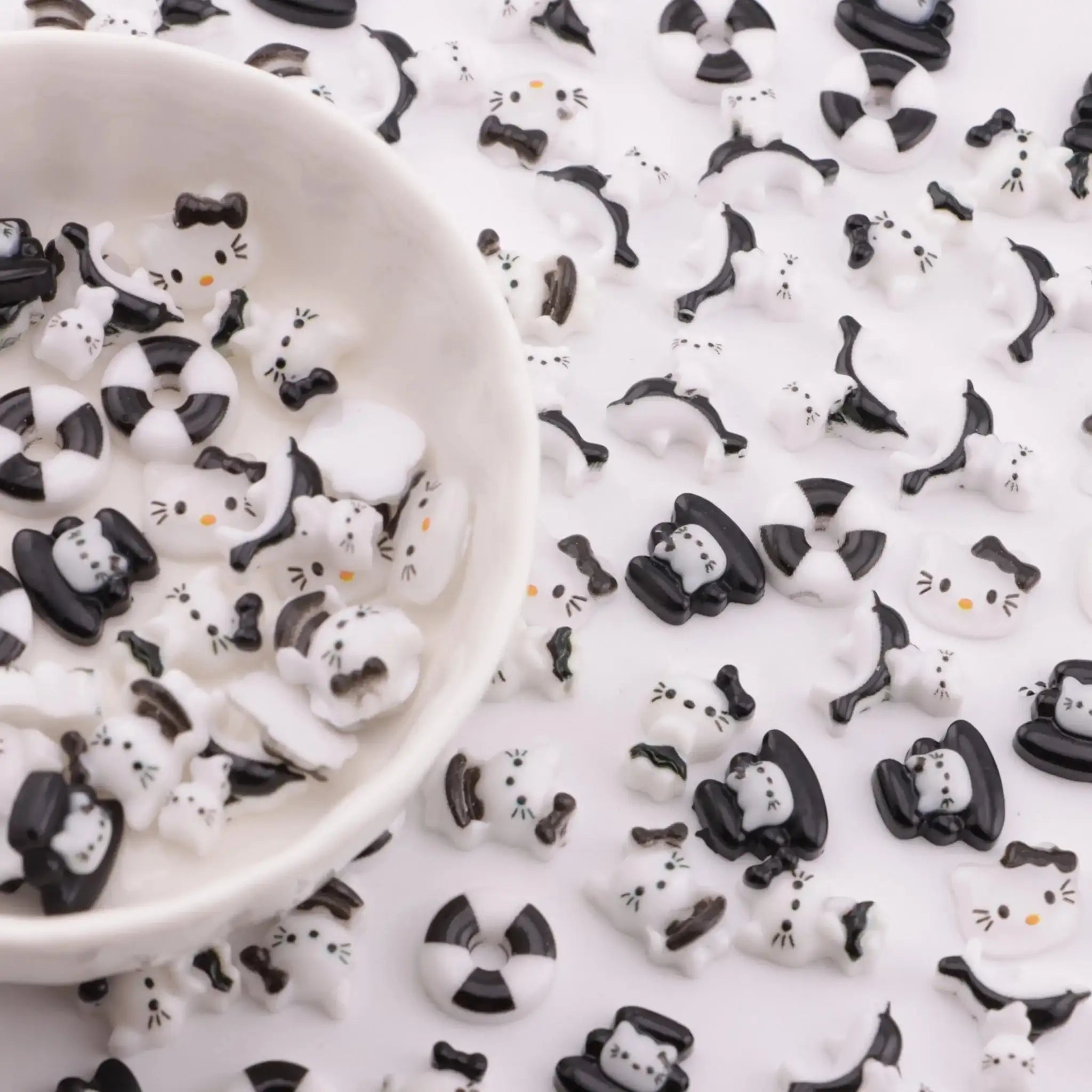 FS6023-Mixed Style Black And White HK Charms Mixed Style Black And White Kitty Series Patches -Zoe DIY Wholesale