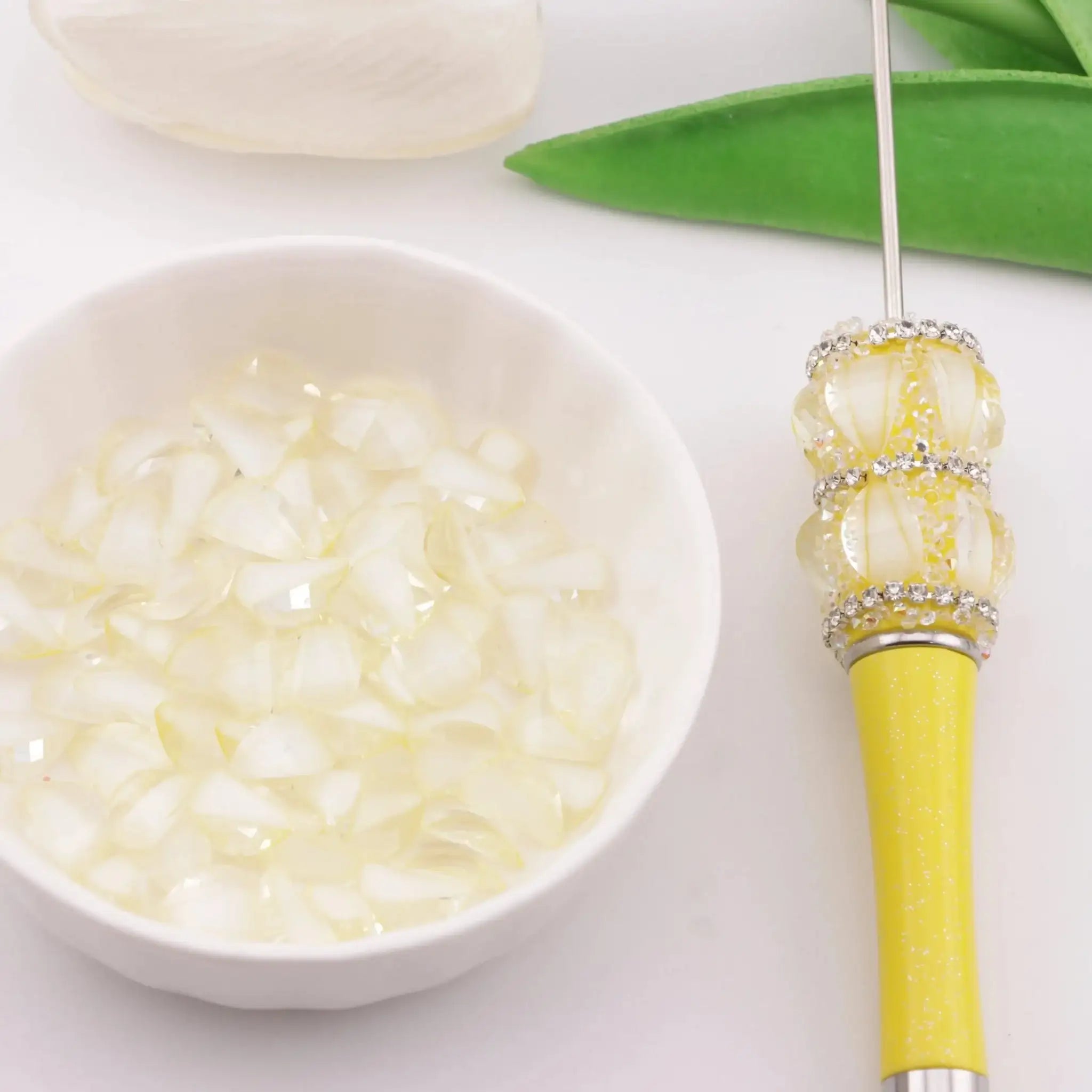 FS6133-7×10mm Waterdrop Petals Resin Charms -Zoe DIY Wholesale