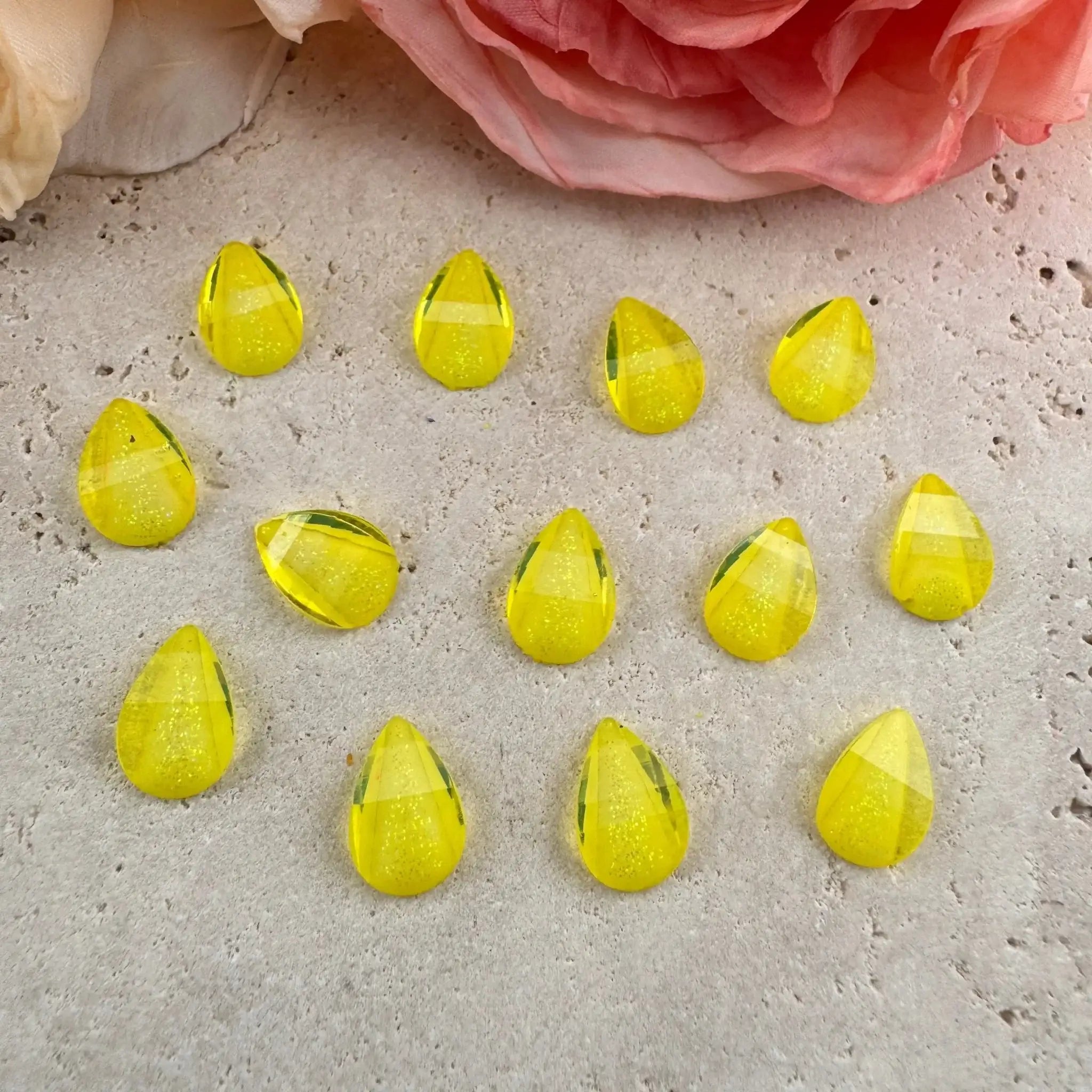 FS6133-7×10mm Waterdrop Petals Resin Charms -Zoe DIY Wholesale