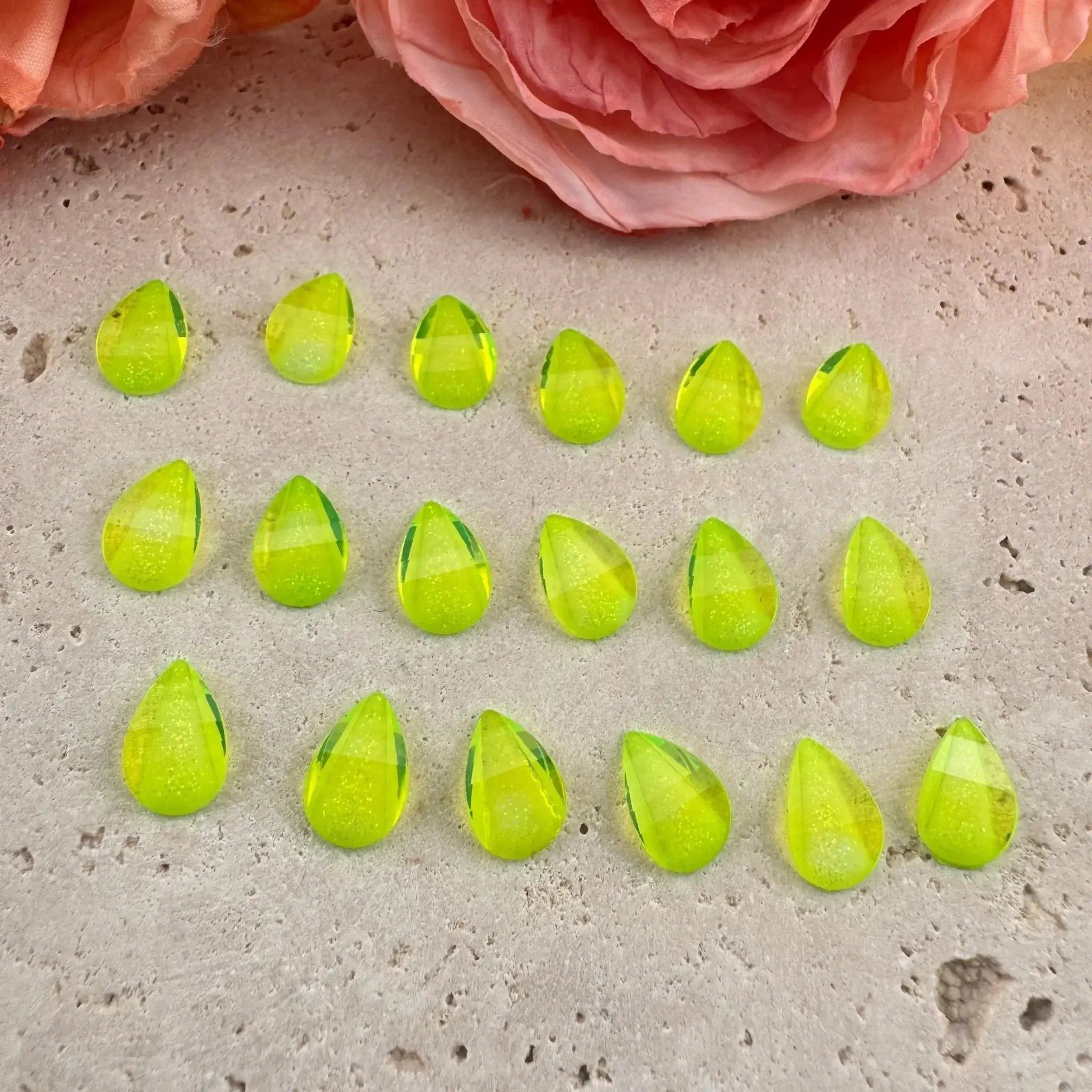 FS6133-7×10mm Waterdrop Petals Resin Charms -Zoe DIY Wholesale