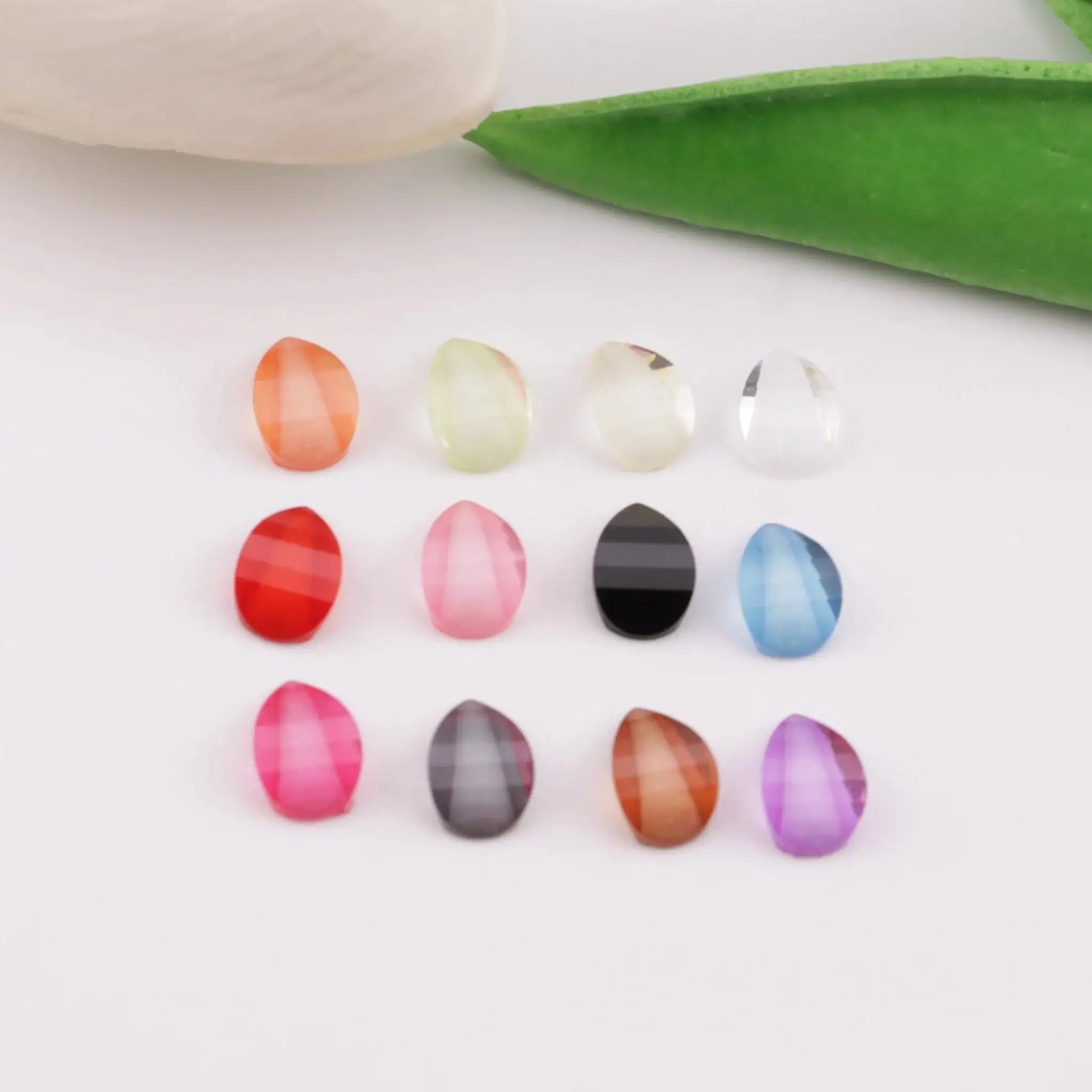 FS6133-7×10mm Waterdrop Petals Resin Charms -Zoe DIY Wholesale