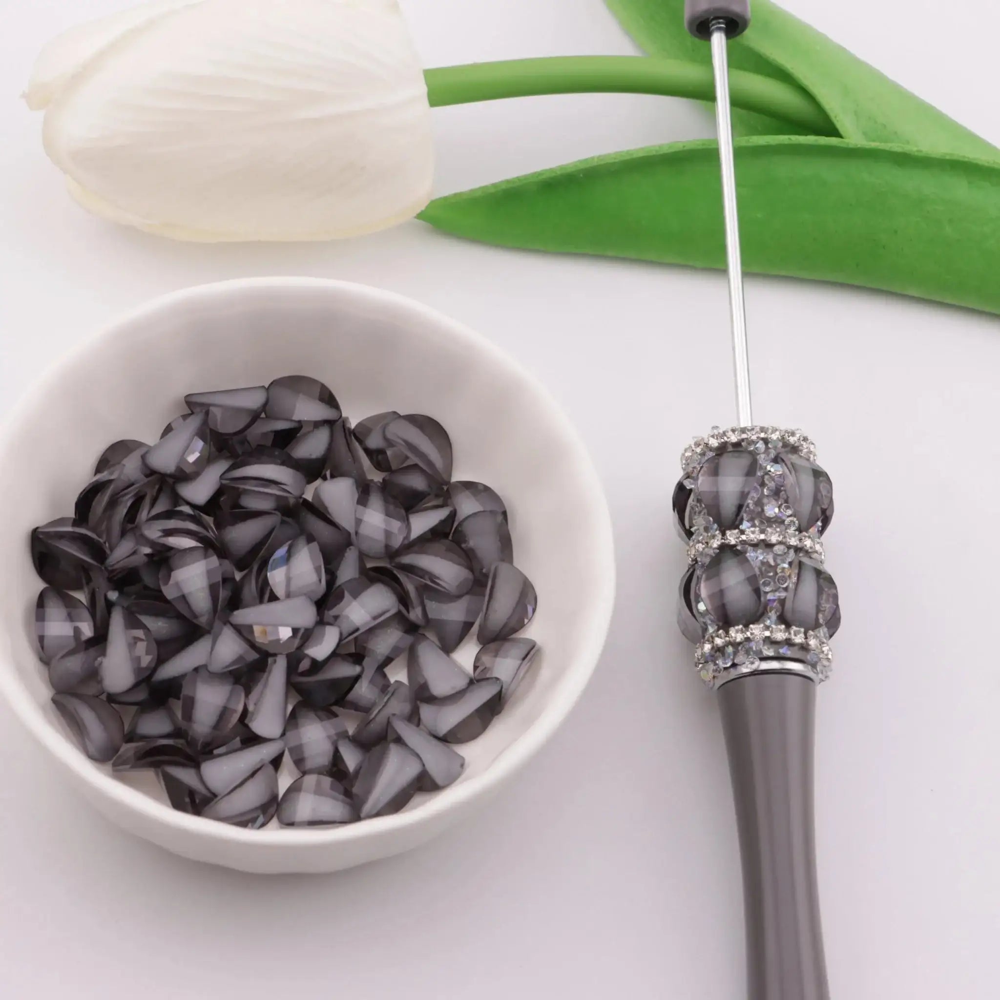 FS6133-7×10mm Waterdrop Petals Resin Charms -Zoe DIY Wholesale