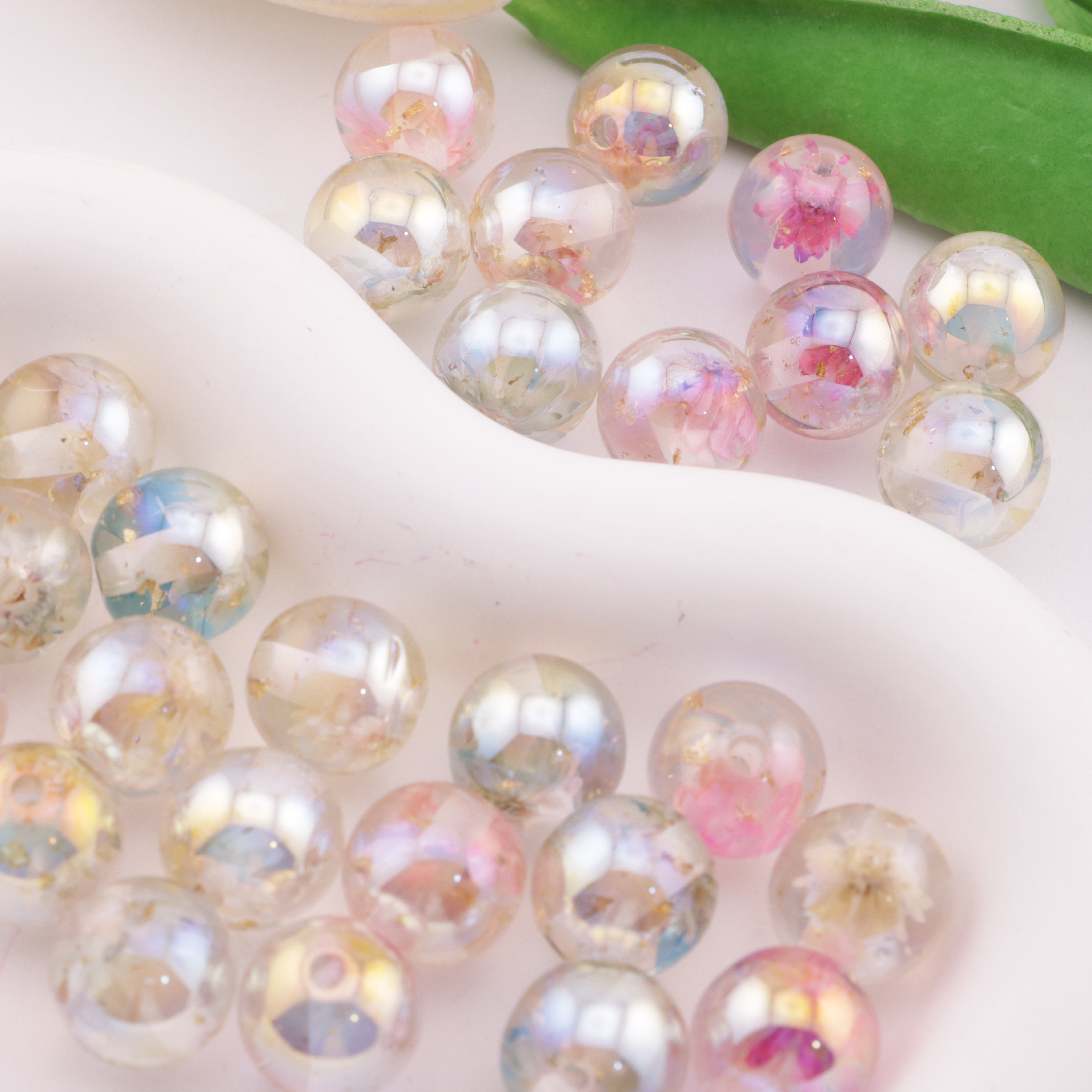 FS6242- 12mm Dried Flower Gold Foil Resin Beads Zoe's DIY Shop