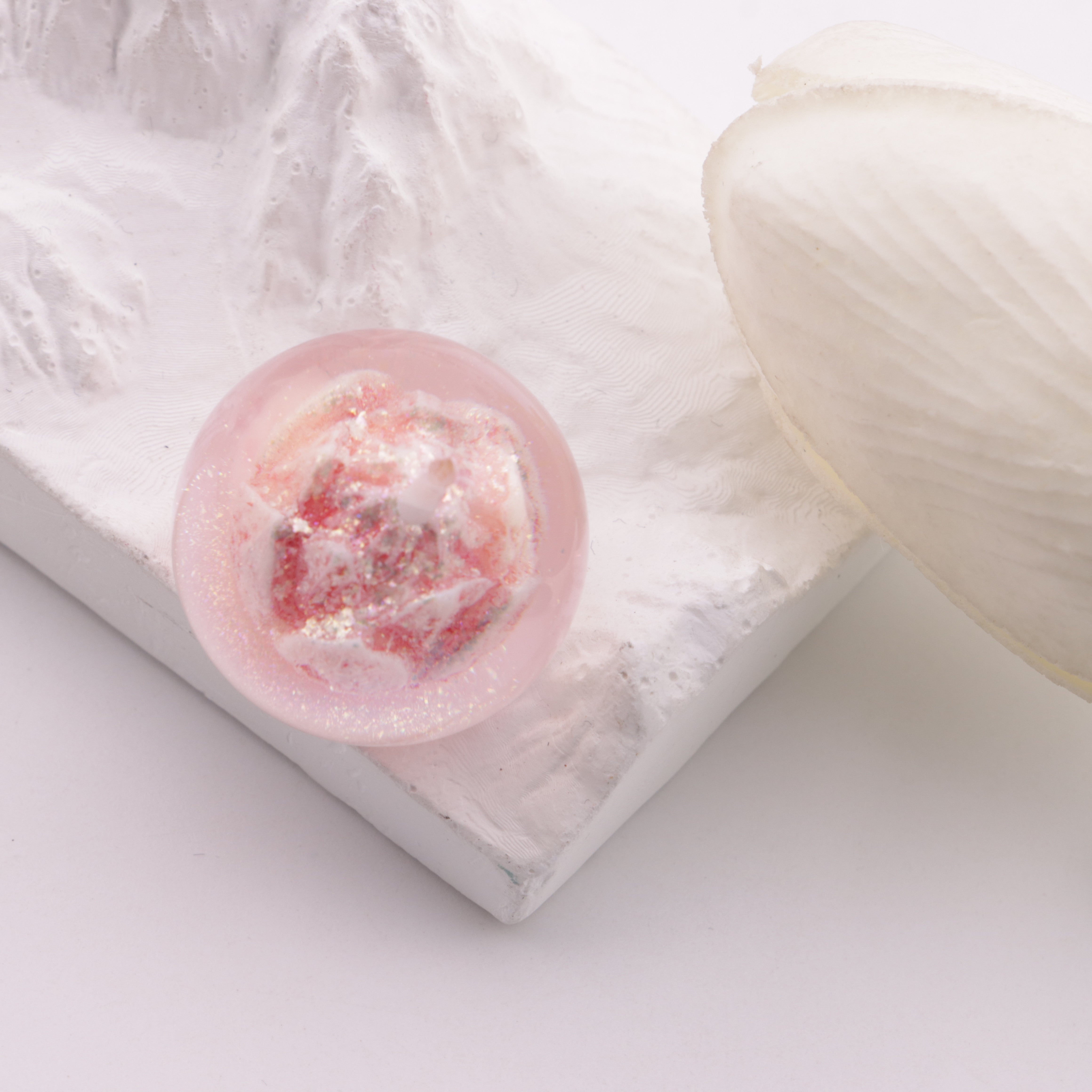 FS6243- 30mm Glow-in-the-Dark Lotus Resin Half-Hole Beads Zoe's DIY Shop